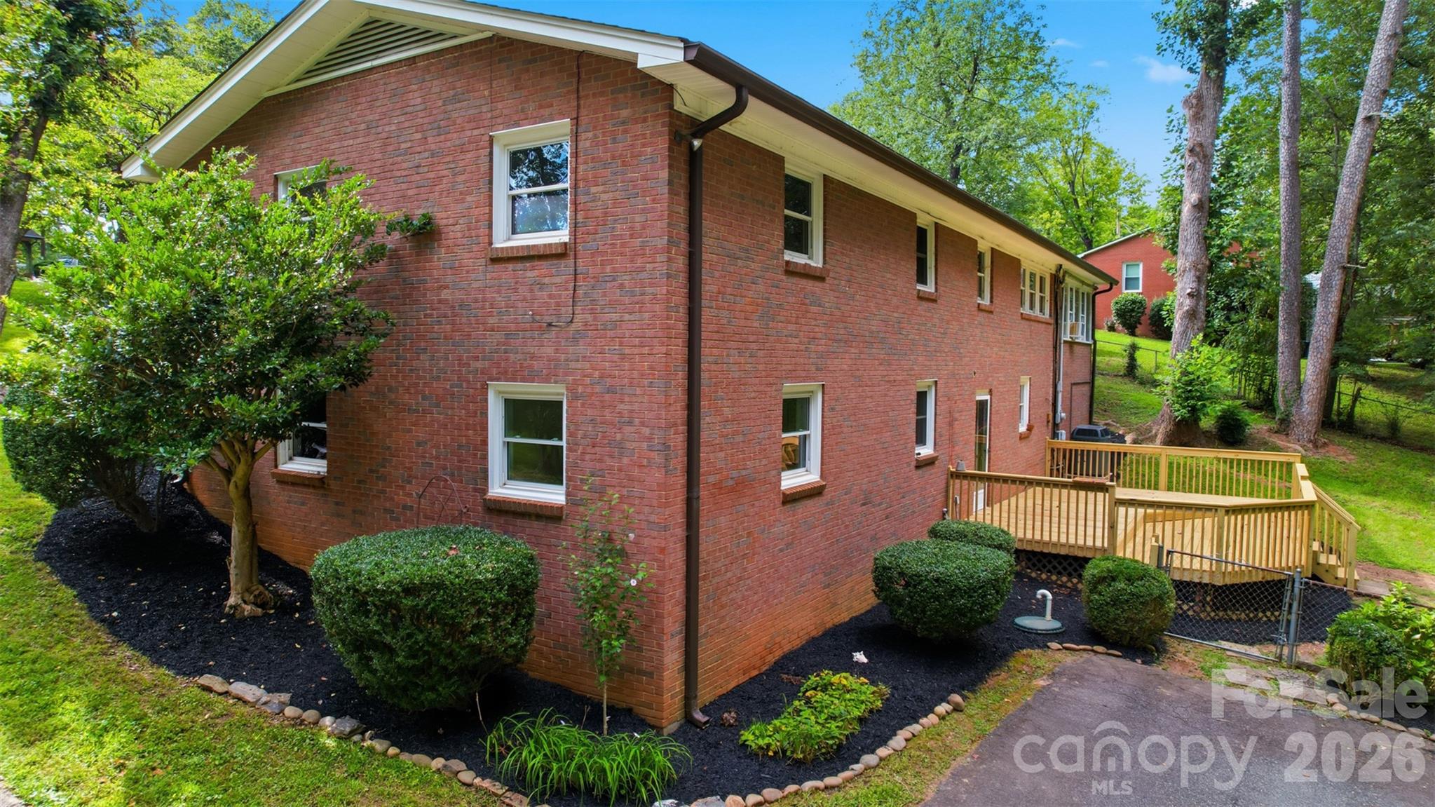 401 S East End Avenue — Statesville