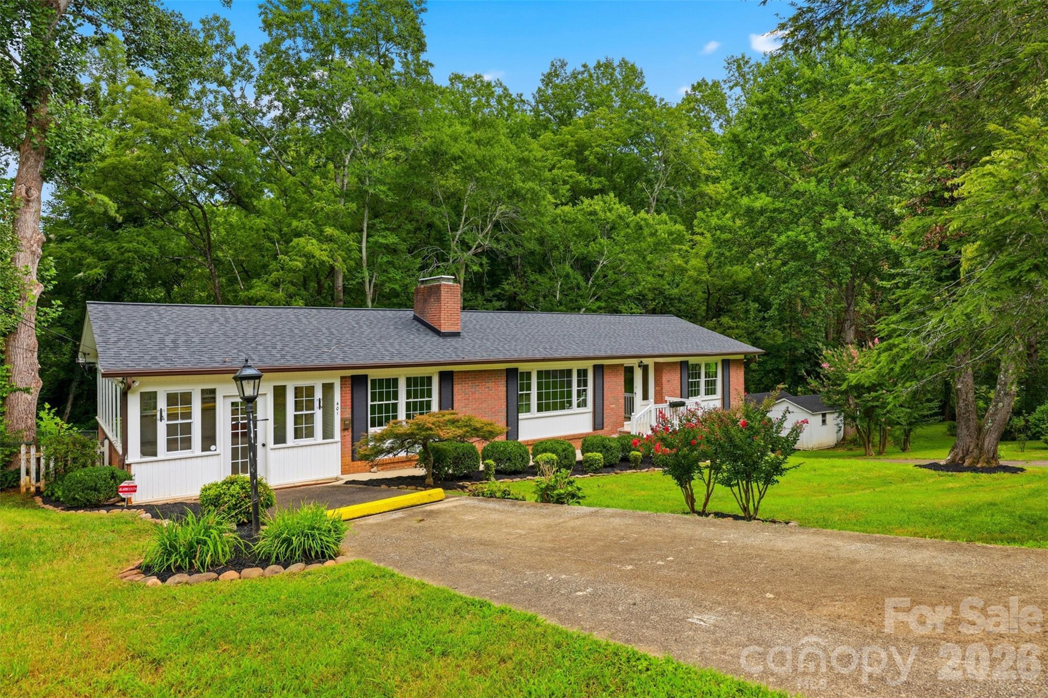 401 S East End Avenue — Statesville