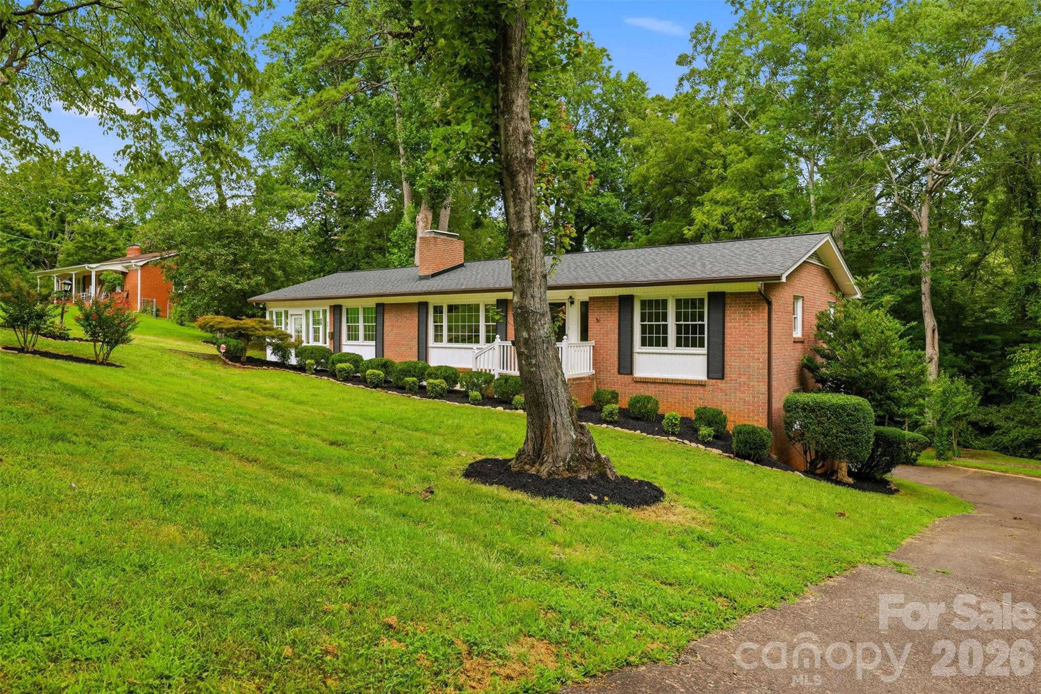 401 S East End Avenue — Statesville