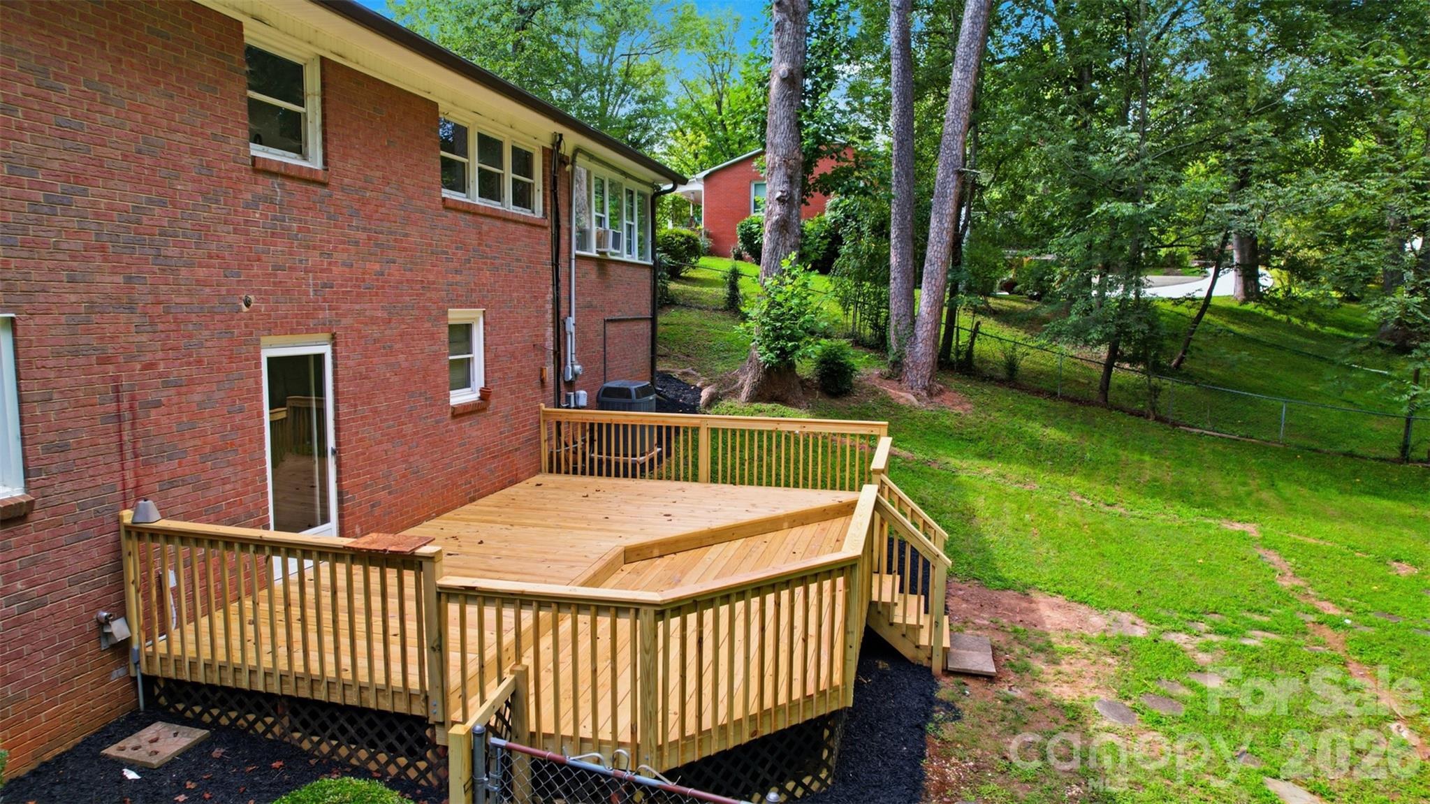 401 S East End Avenue — Statesville
