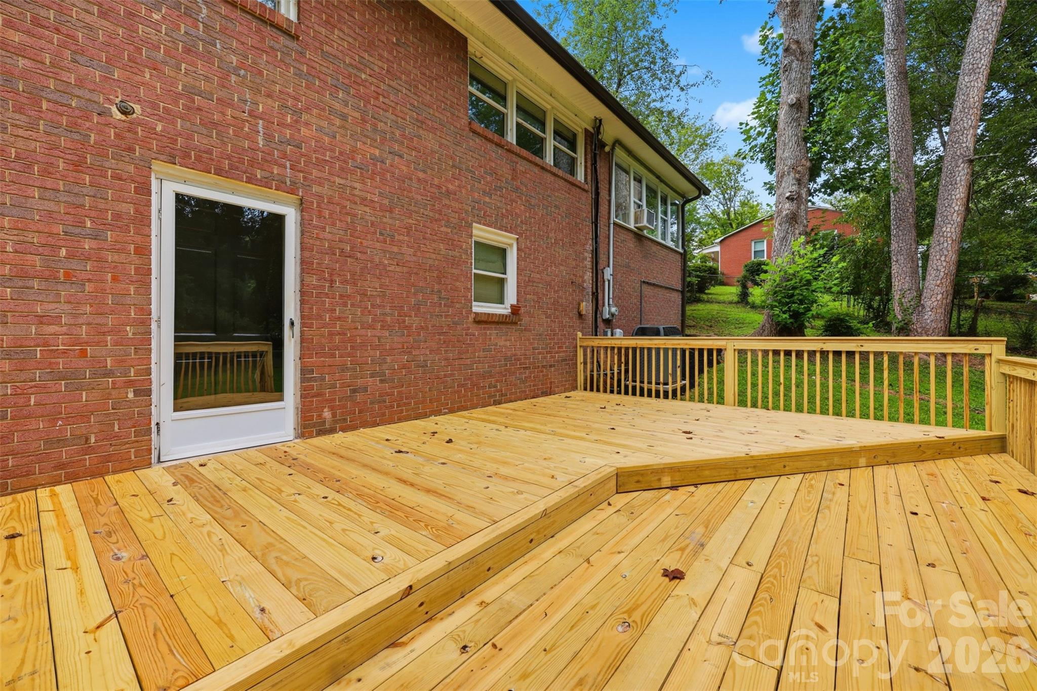 401 S East End Avenue — Statesville