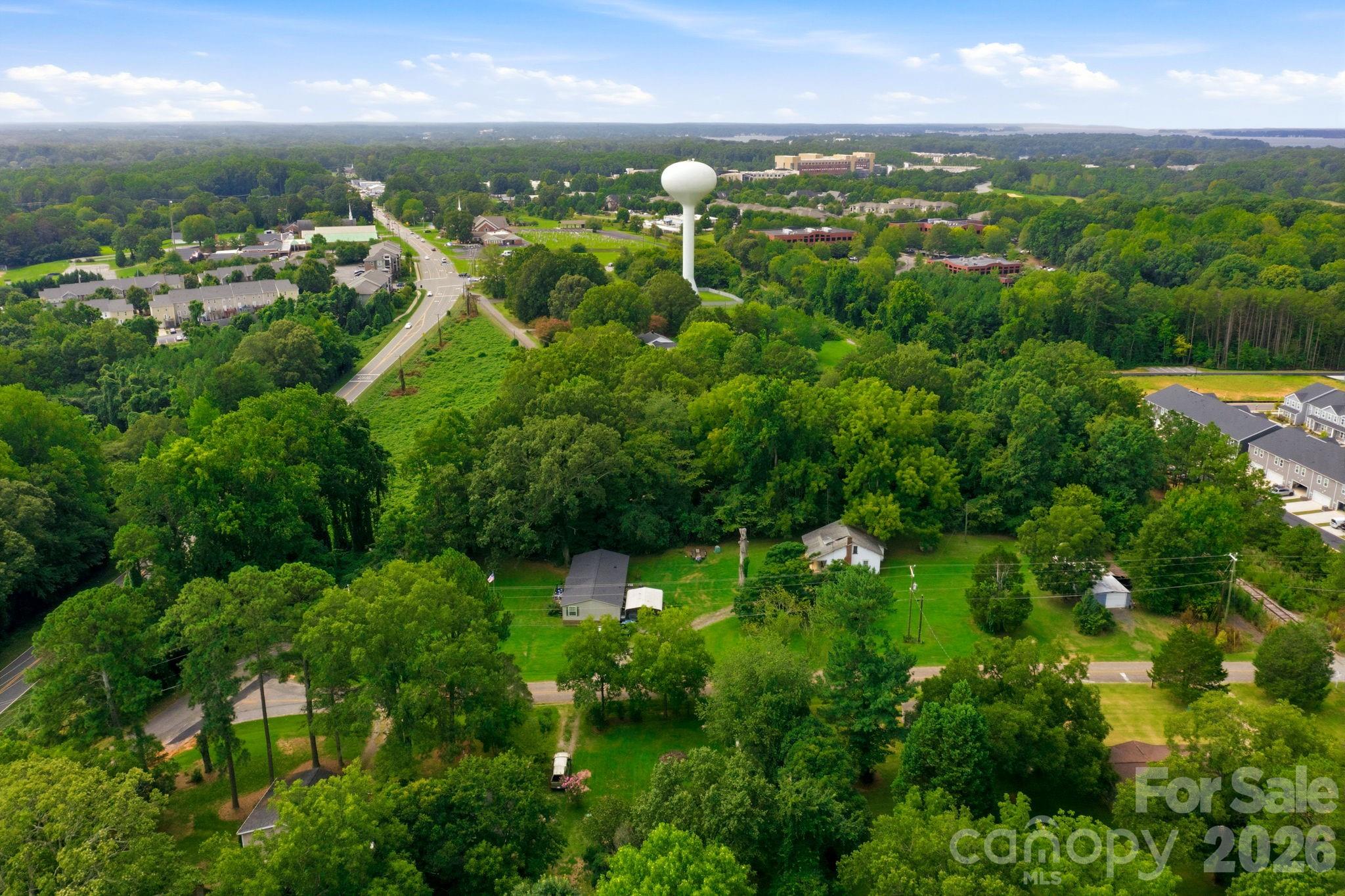 109 Crossrail Road — Mooresville