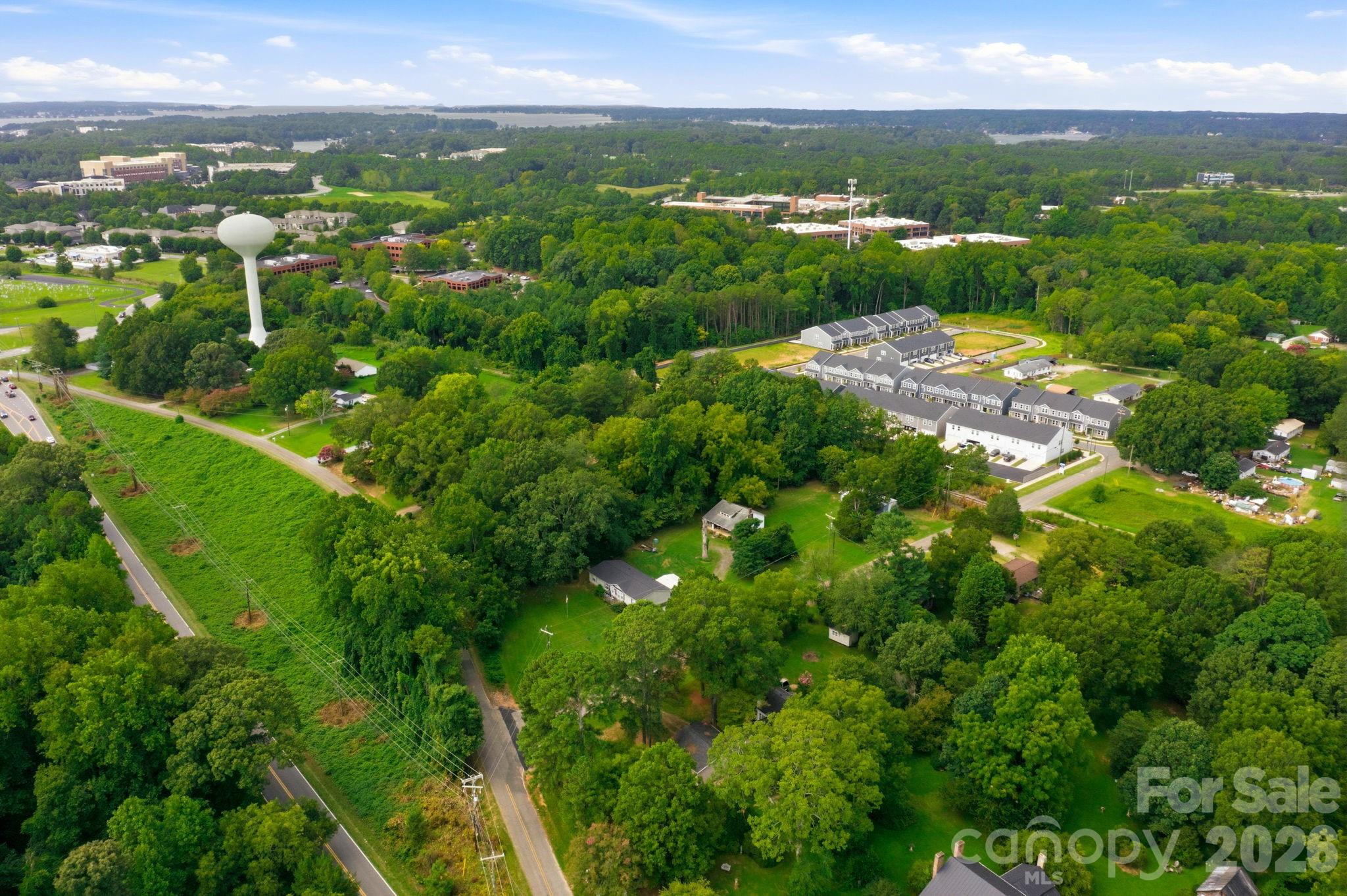 109 Crossrail Road — Mooresville