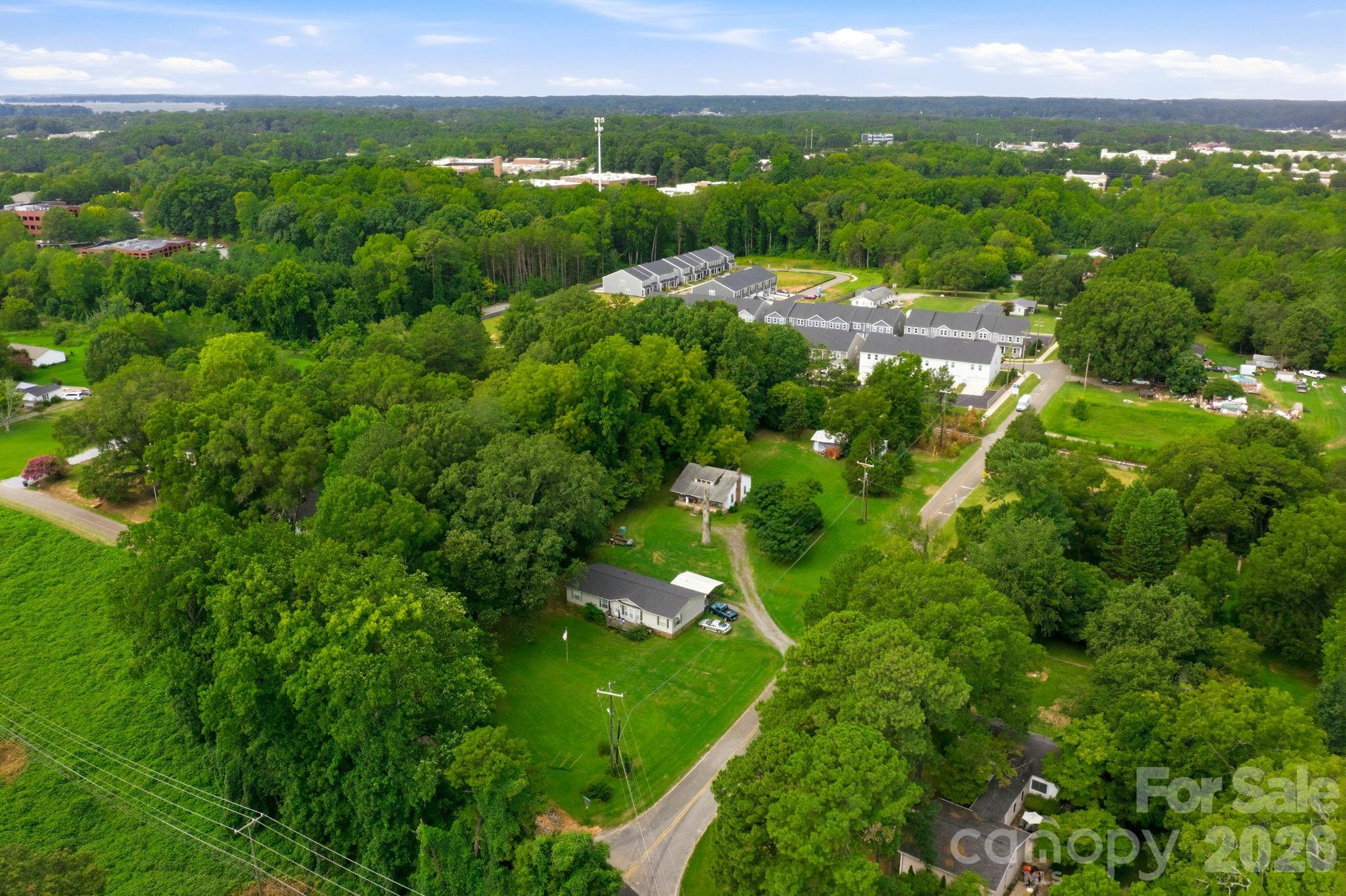 109 Crossrail Road — Mooresville