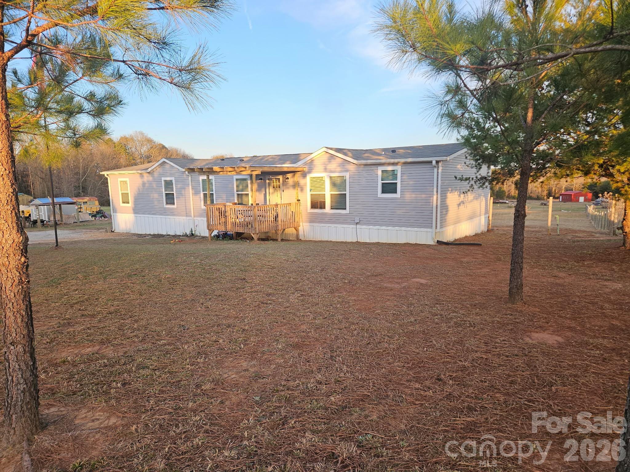 859 Henry Jenkins Road — Mooresboro