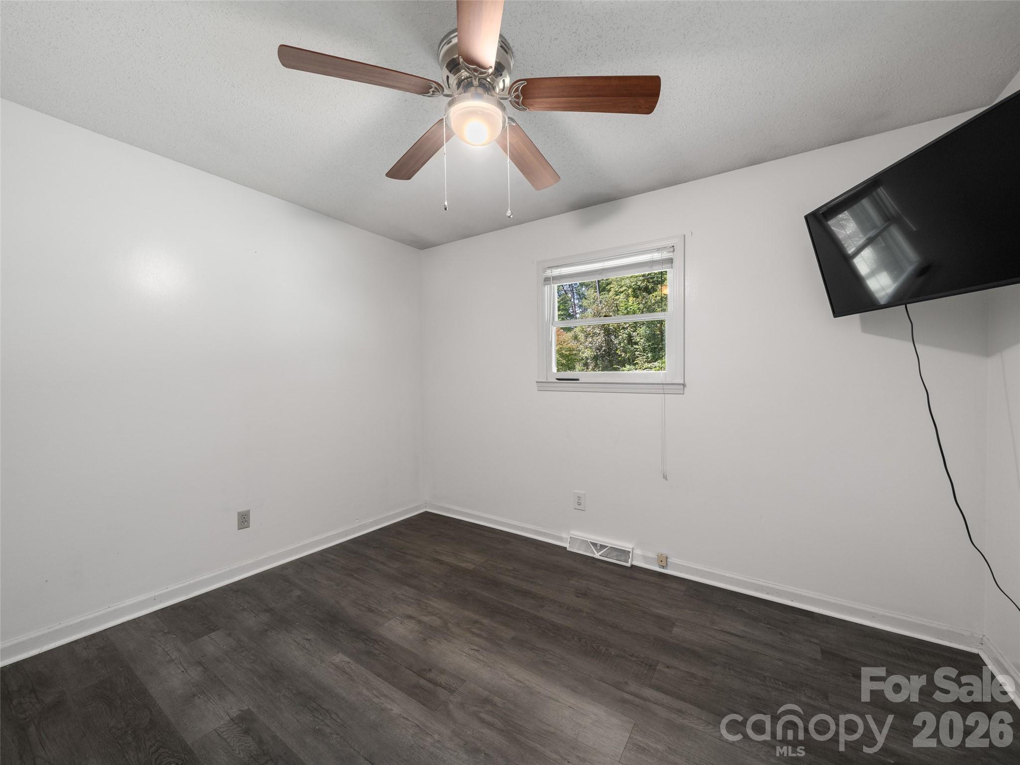 122 McCall Road — Pisgah Forest