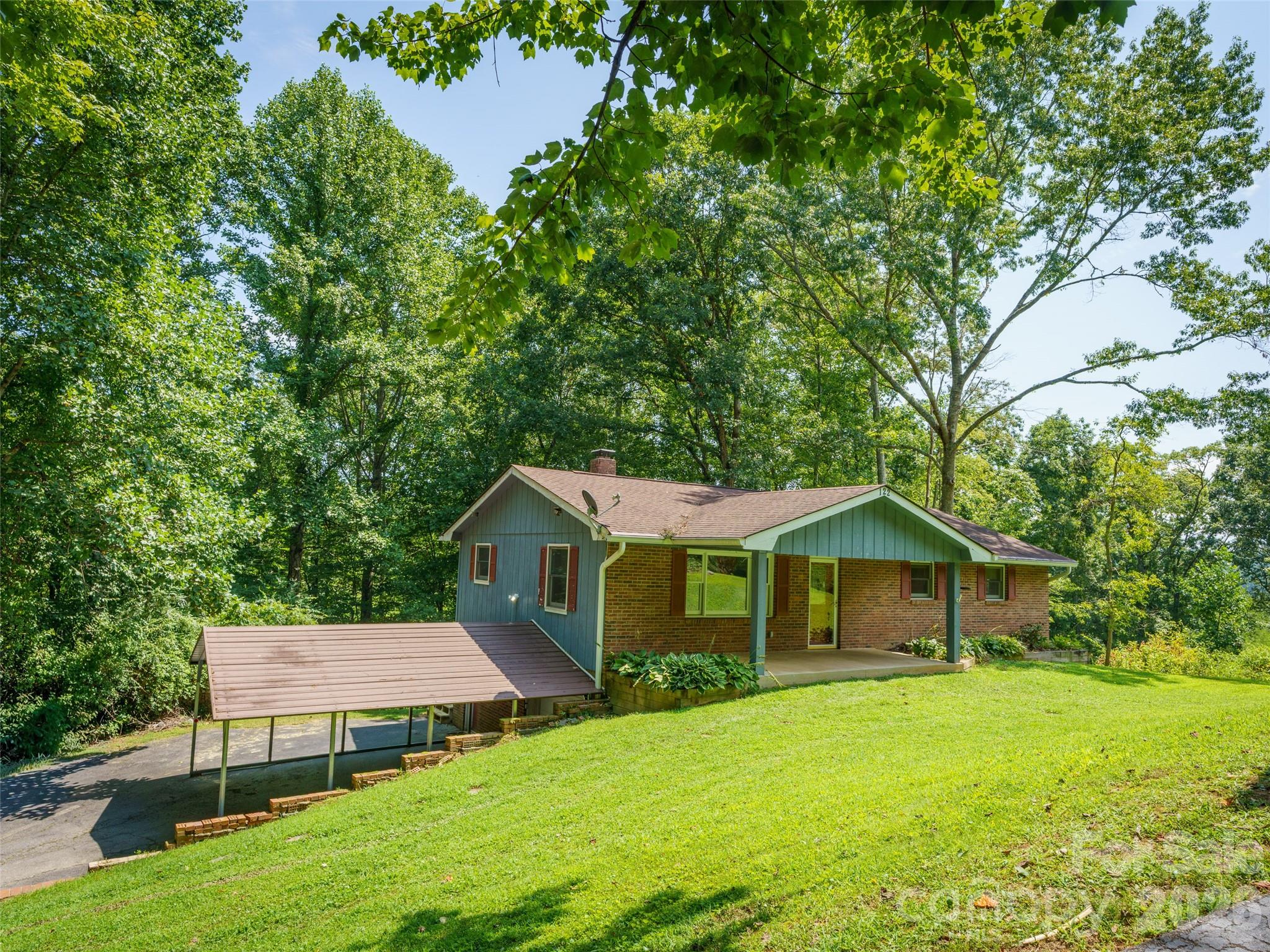 122 McCall Road — Pisgah Forest