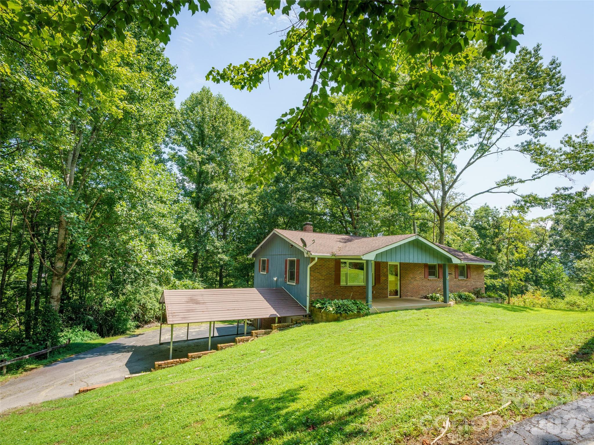122 McCall Road — Pisgah Forest
