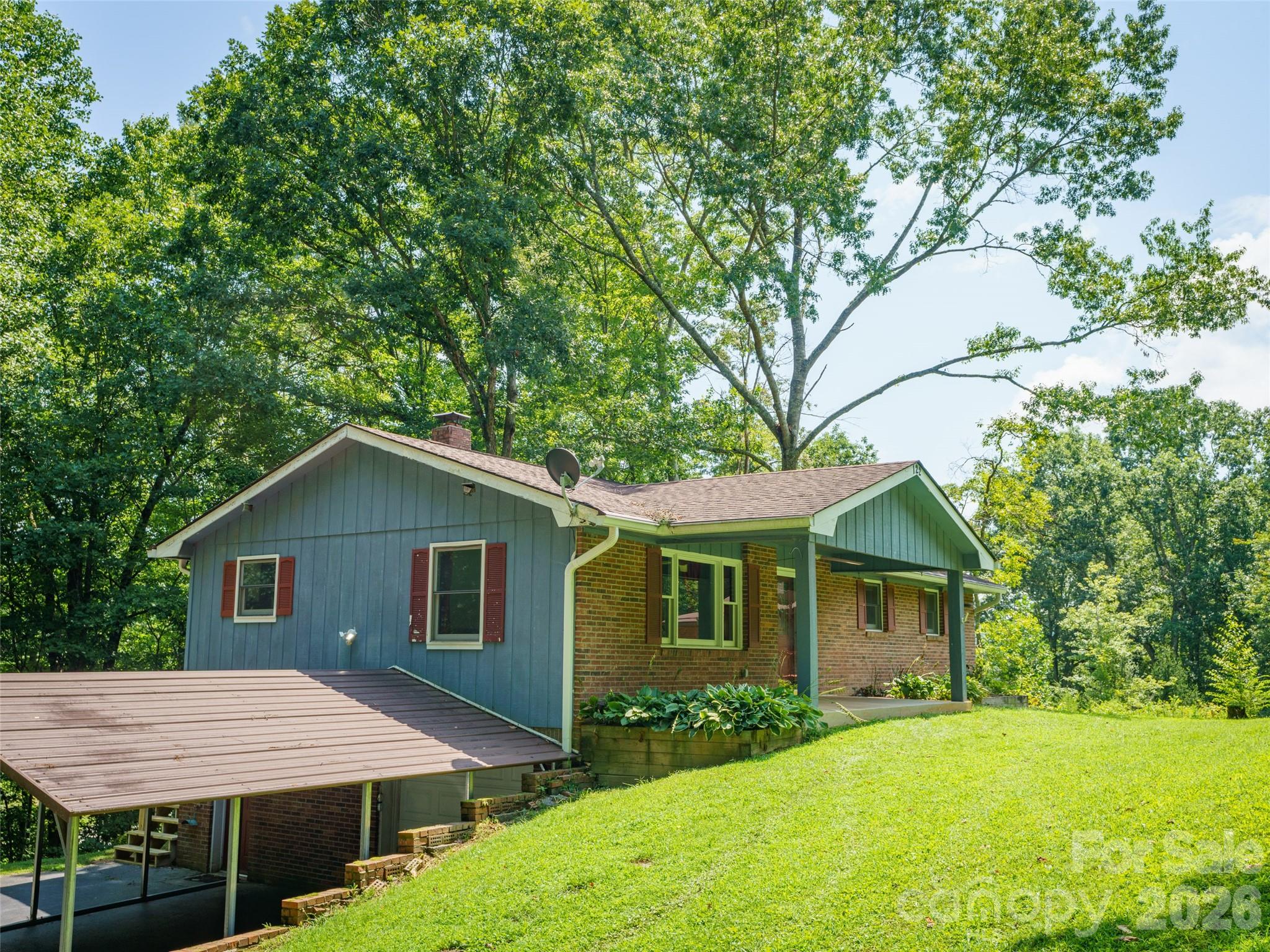 122 McCall Road — Pisgah Forest