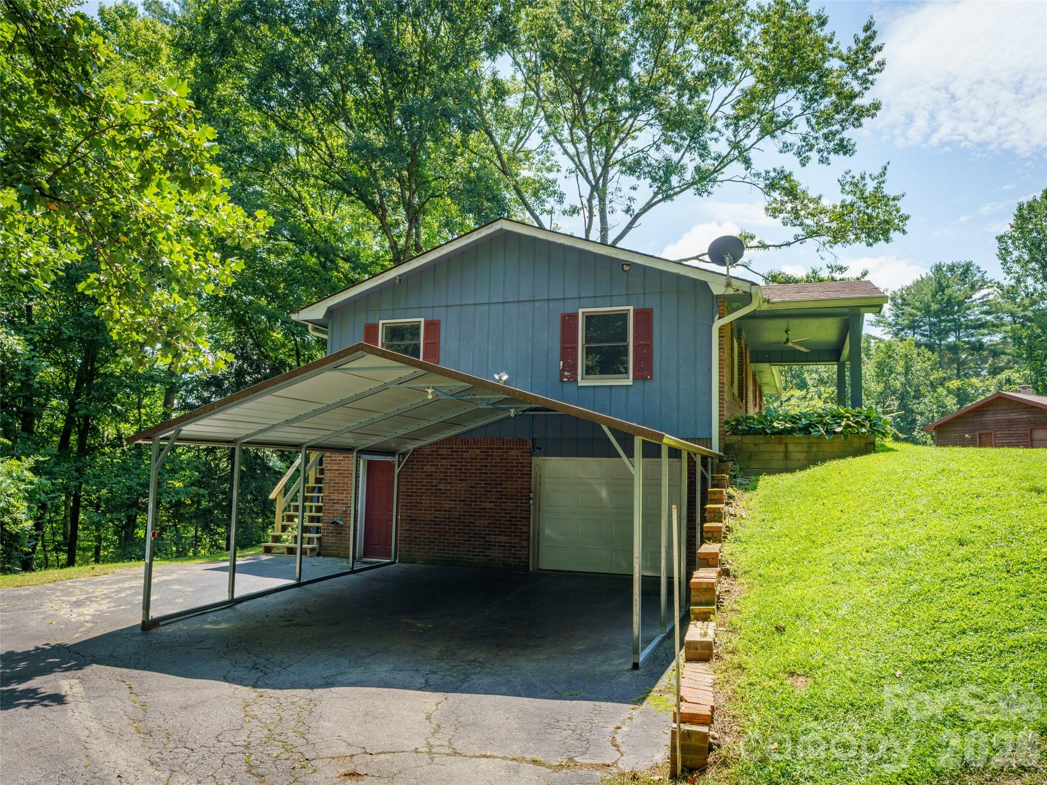 122 McCall Road — Pisgah Forest