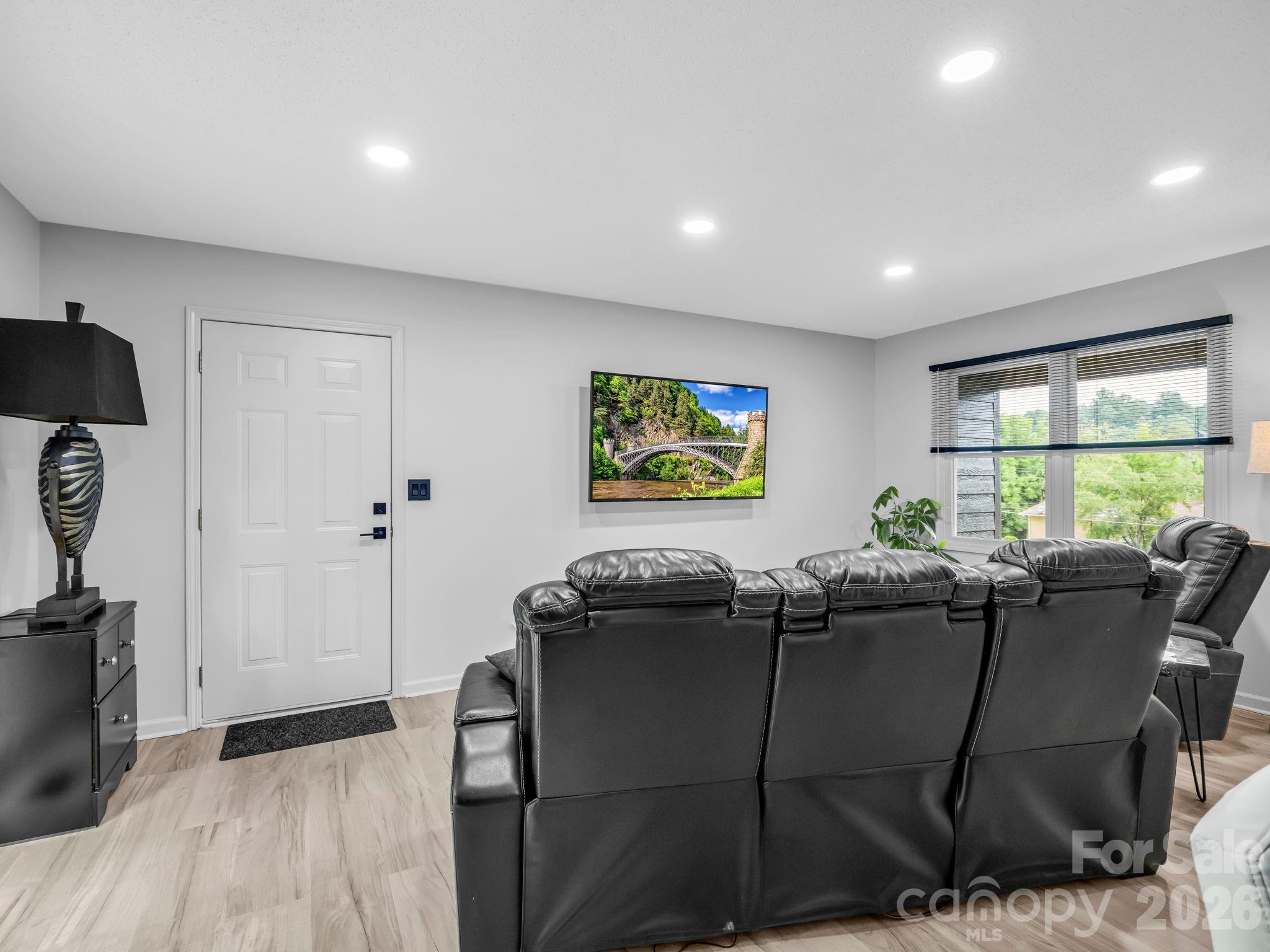 89 Hillview Circle — Brevard