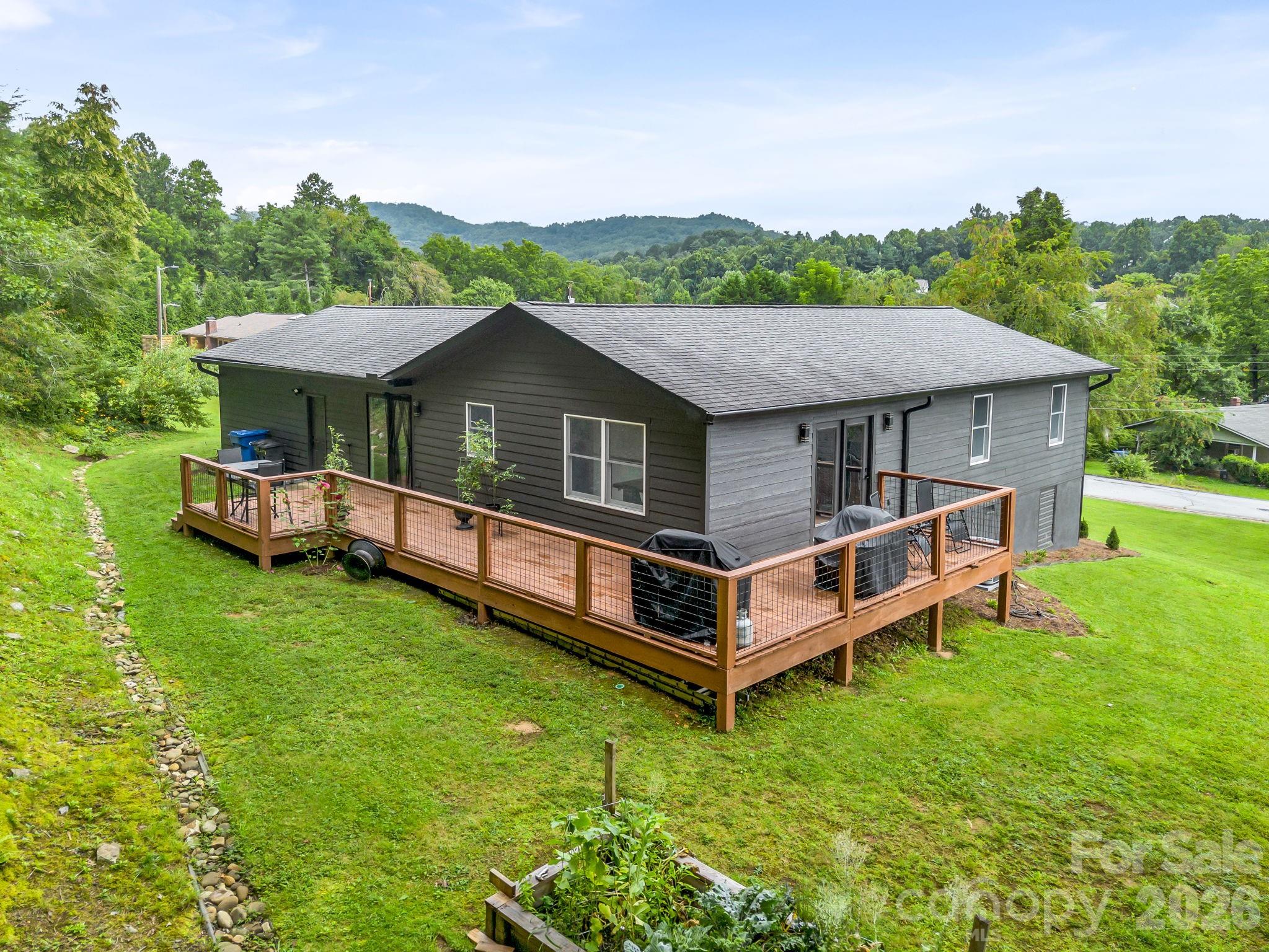 89 Hillview Circle — Brevard