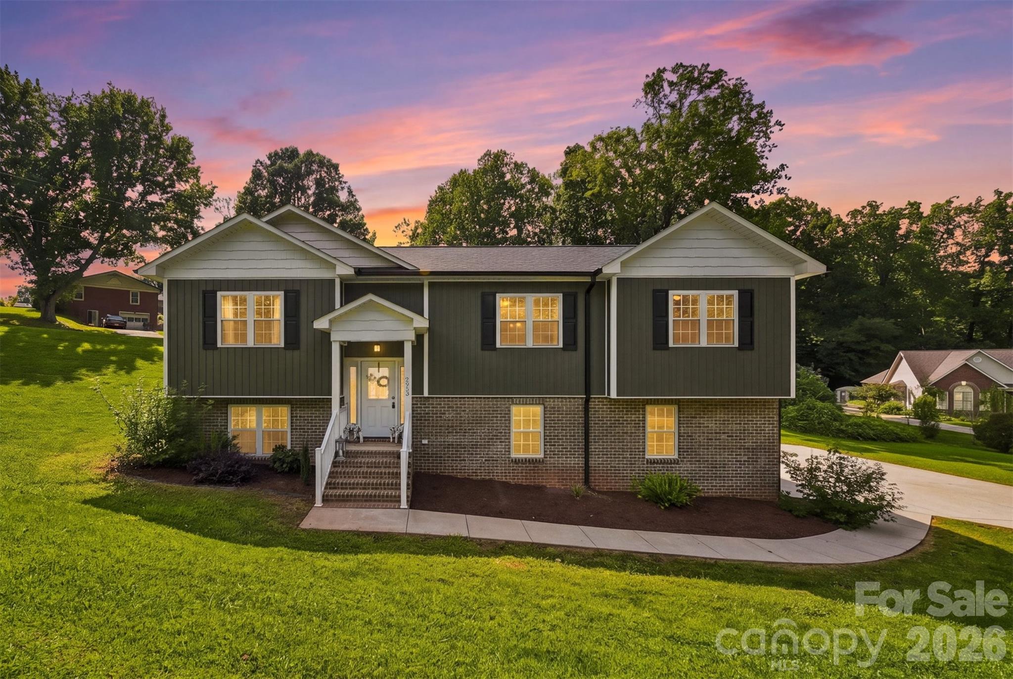 2953 2nd Street Court NW — Hickory