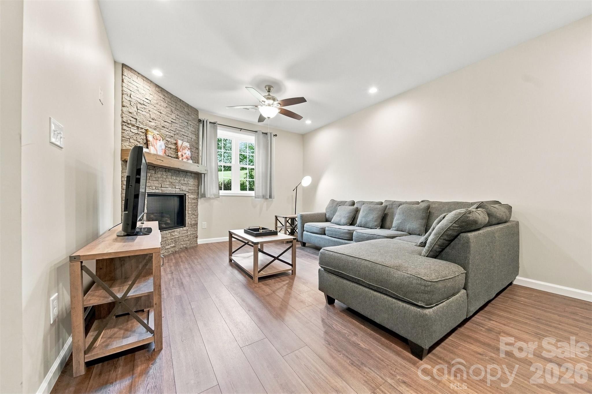 2953 2nd Street Court NW — Hickory