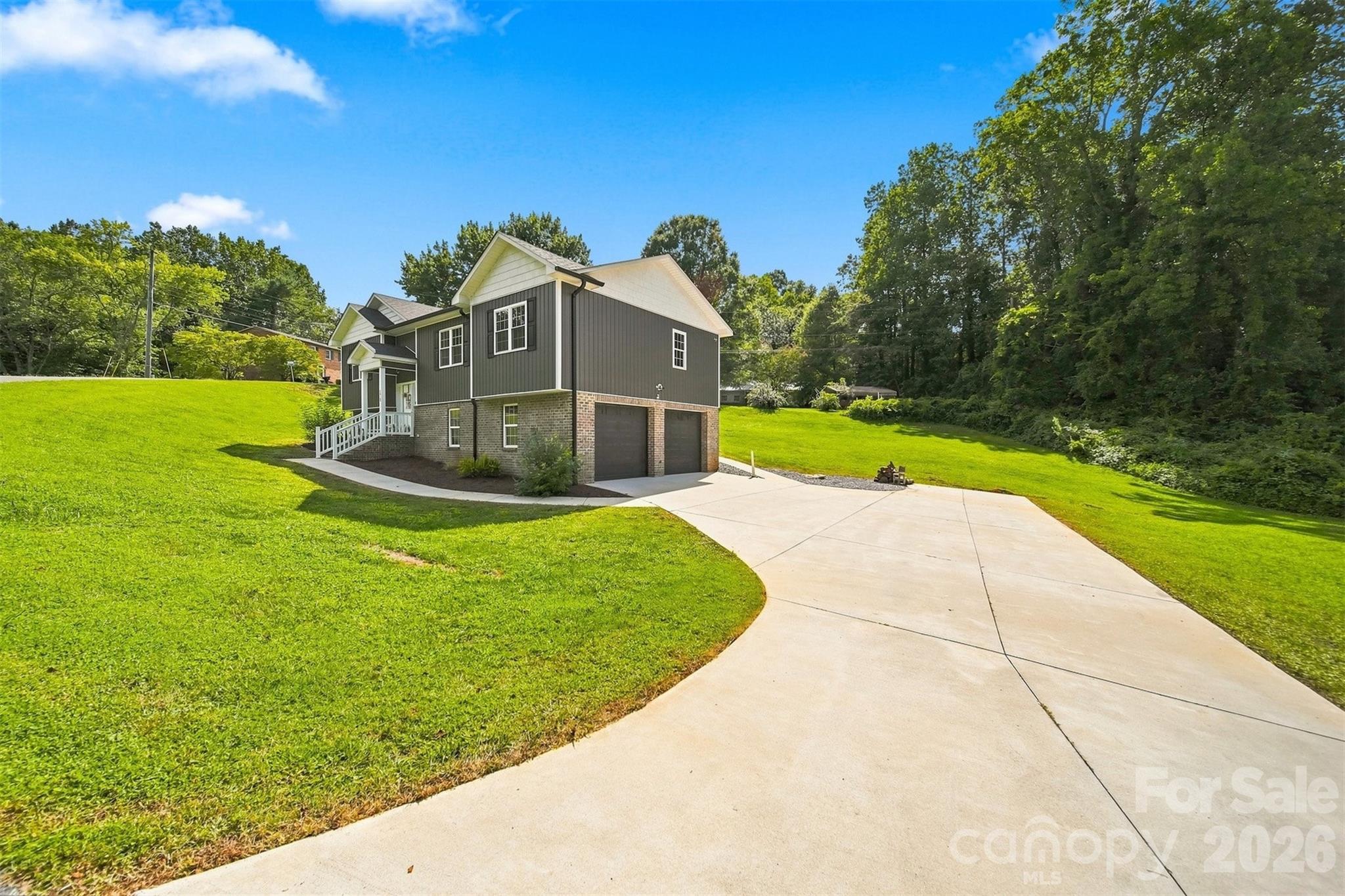 2953 2nd Street Court NW — Hickory