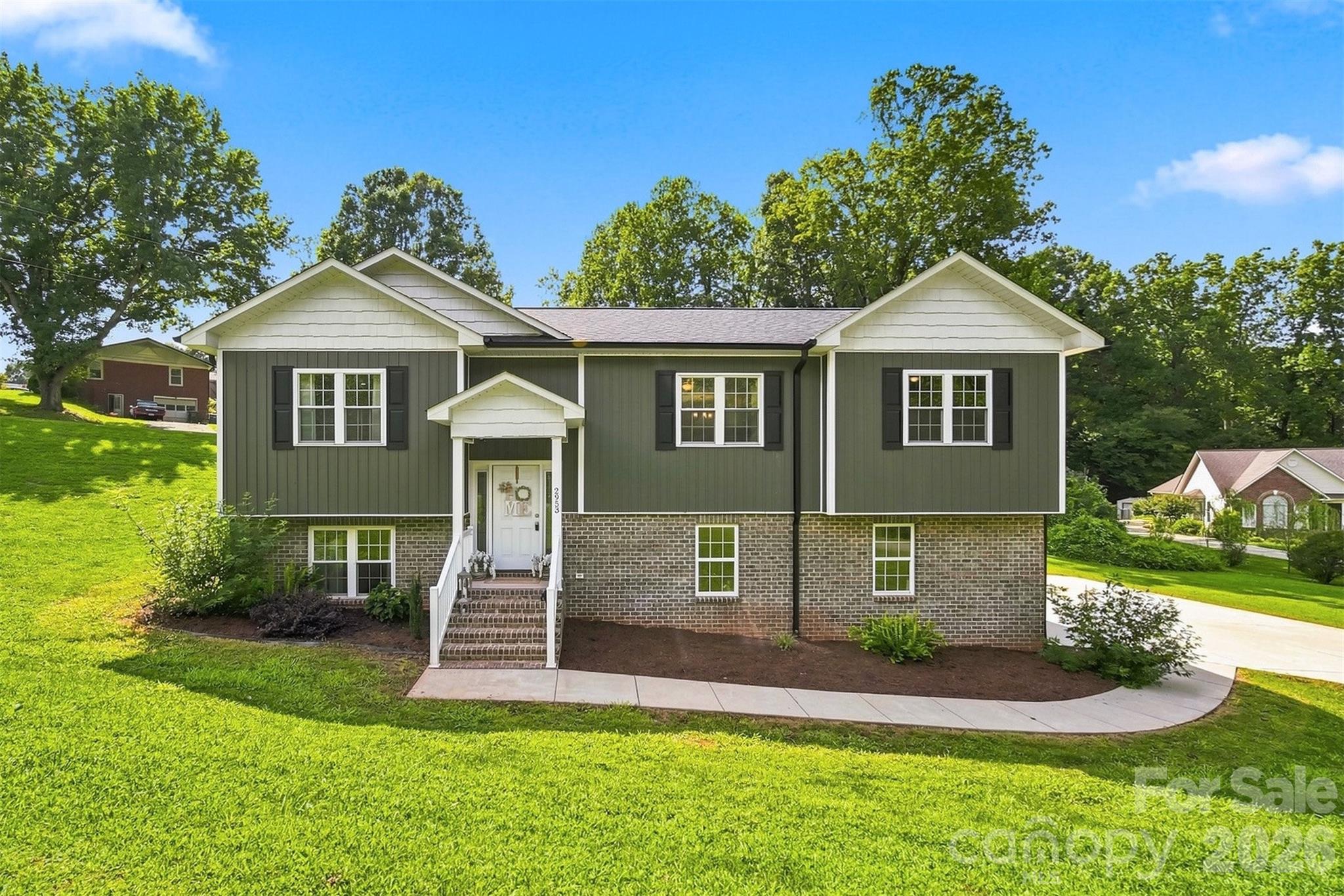 2953 2nd Street Court NW — Hickory