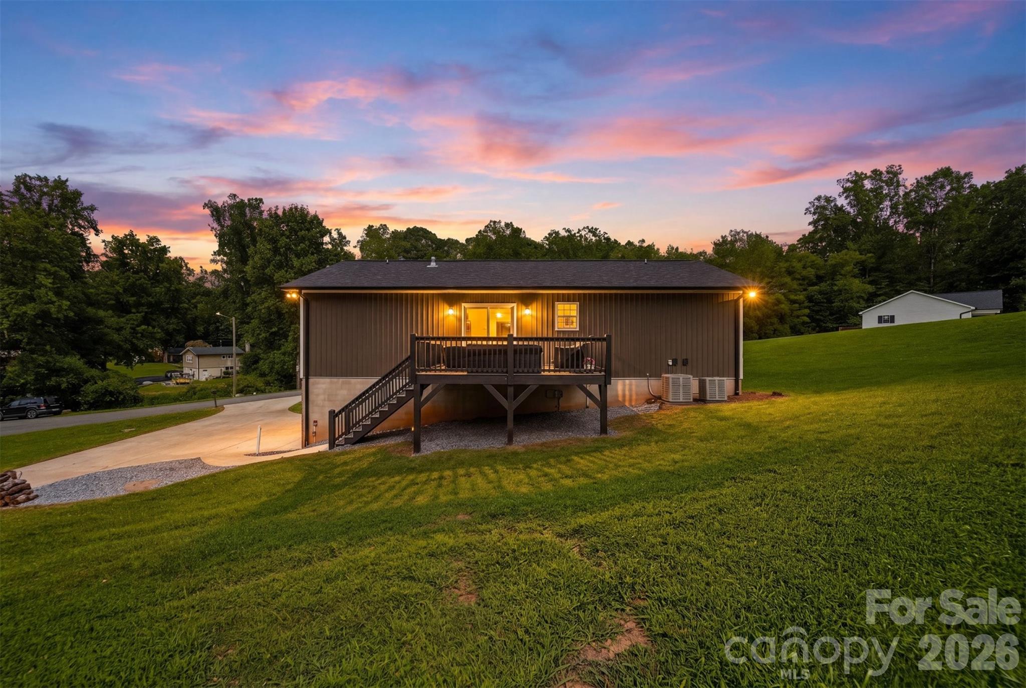 2953 2nd Street Court NW — Hickory