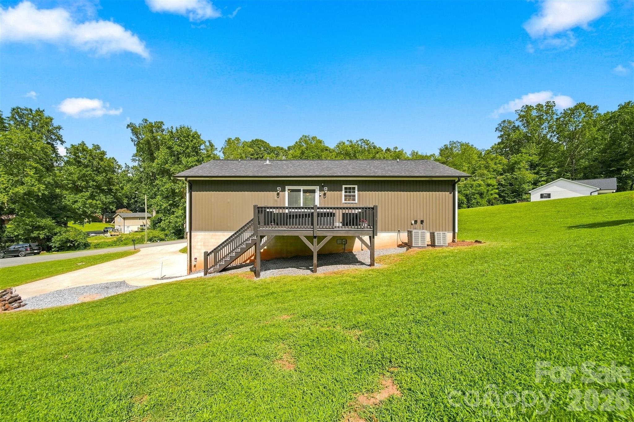 2953 2nd Street Court NW — Hickory