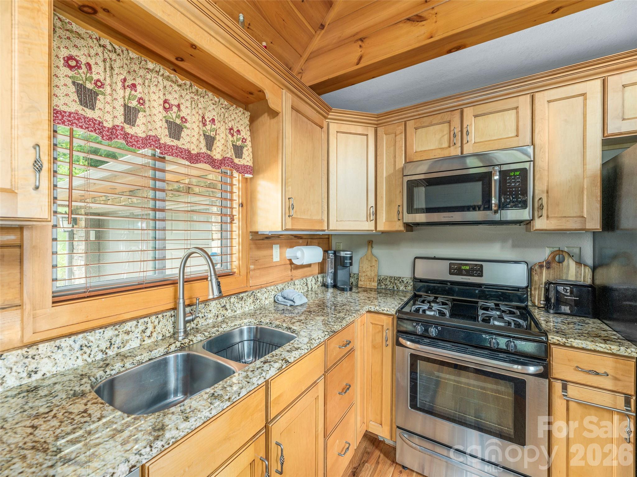 332 Gadohi Trail — Maggie Valley