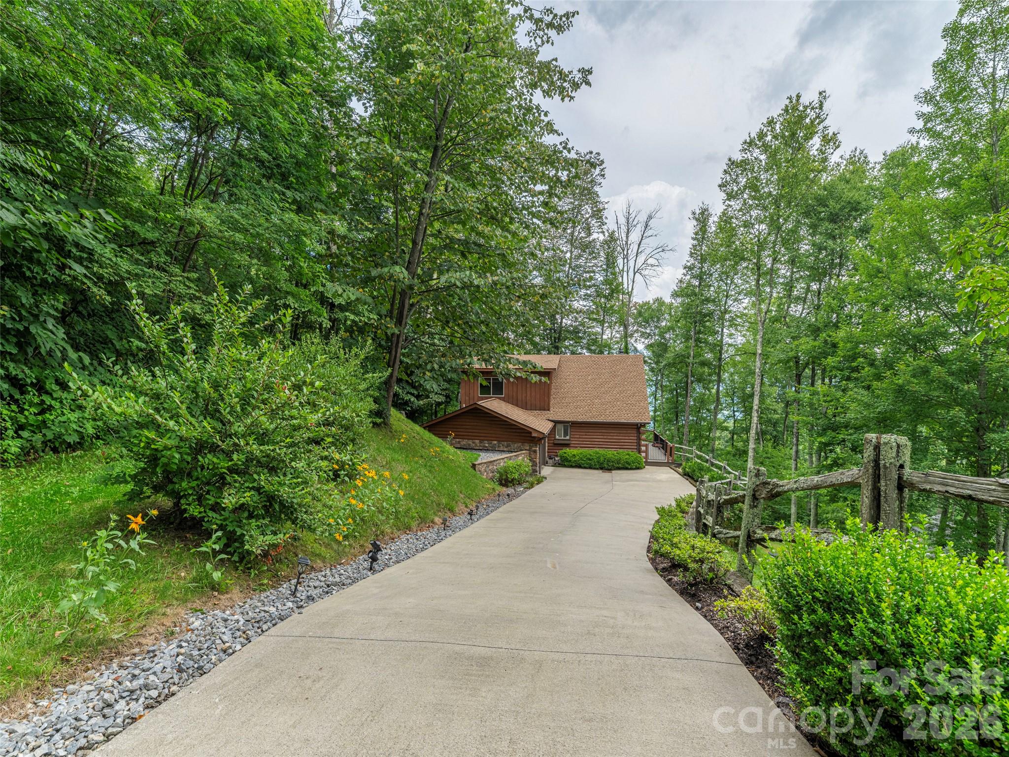332 Gadohi Trail — Maggie Valley