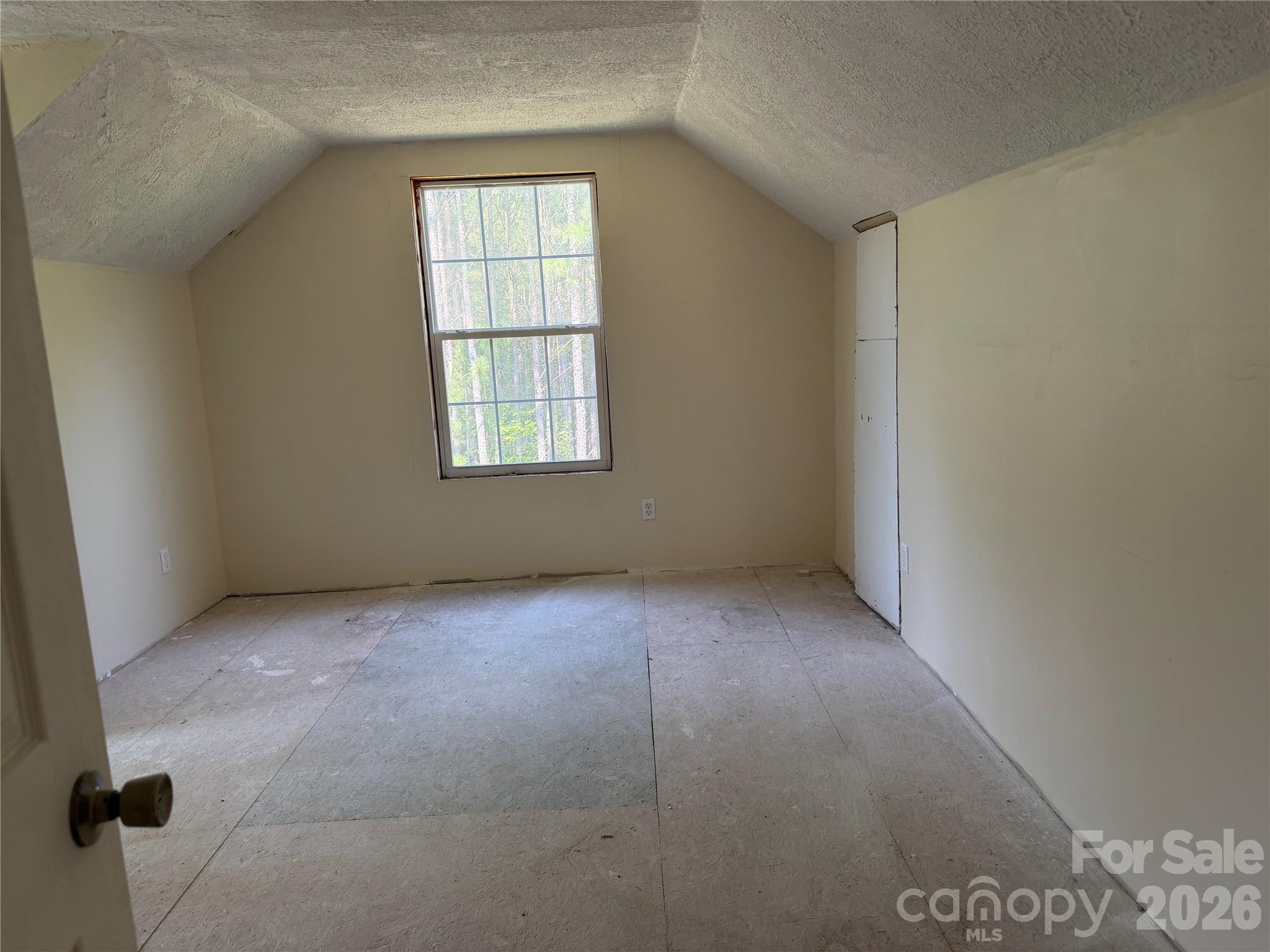 2787 Kiker Road — Peachland