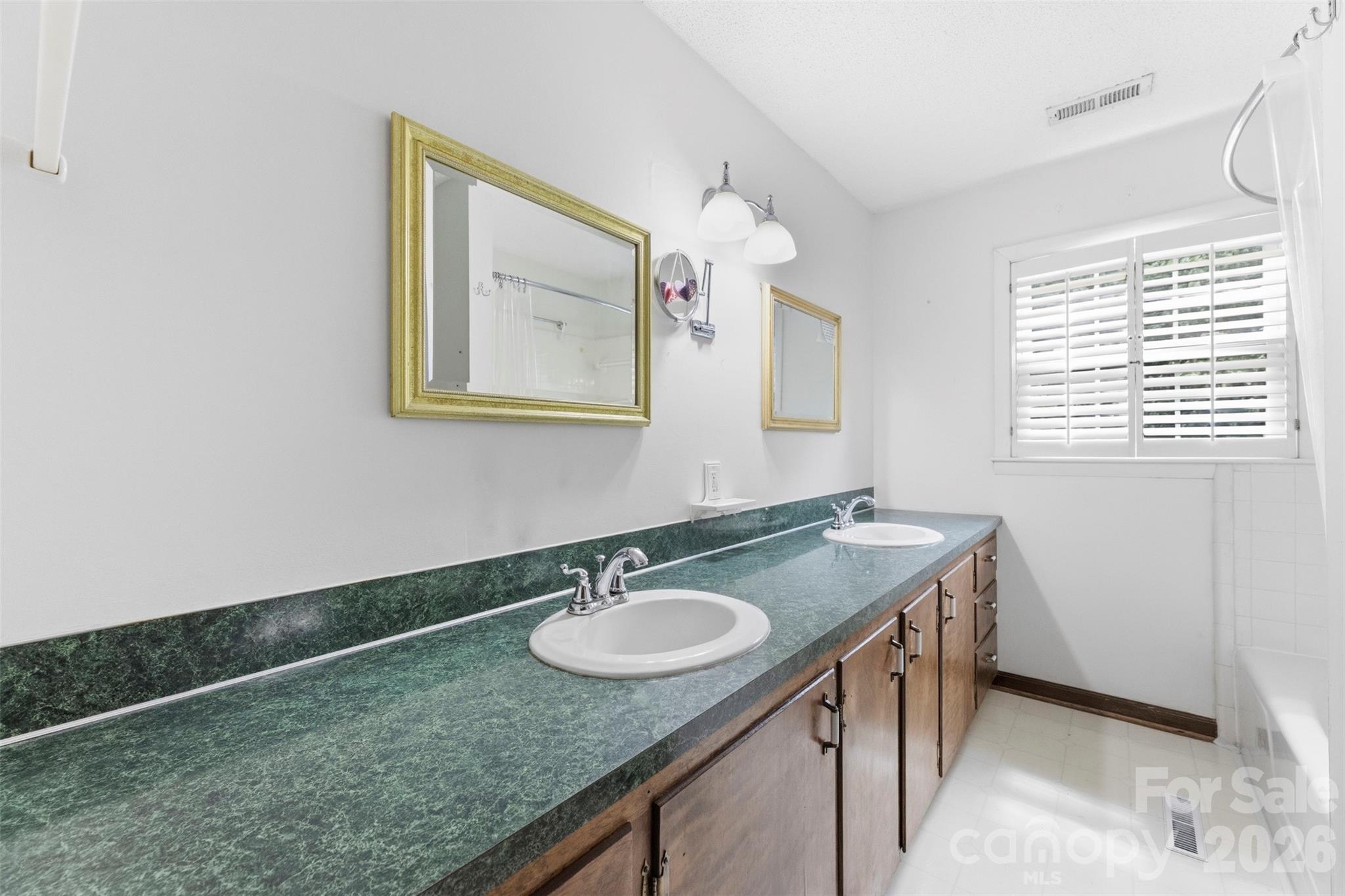 3110 Robinwood Road — Gastonia