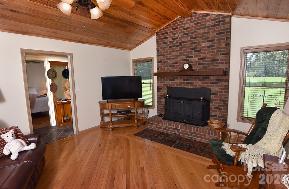 1175 Panhandle Road — Gold Hill