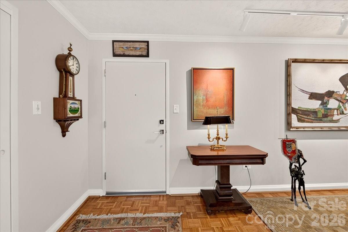 1300 Queens Road #209 — Charlotte