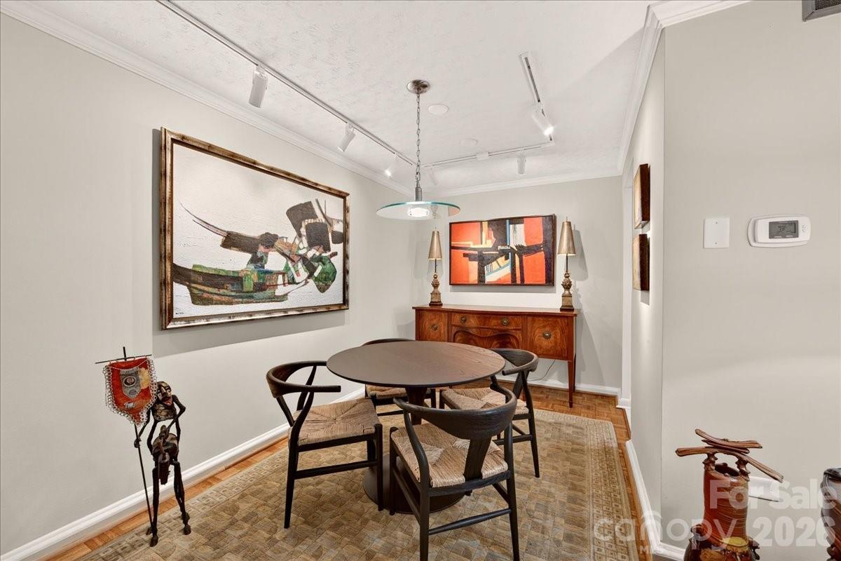 1300 Queens Road #209 — Charlotte