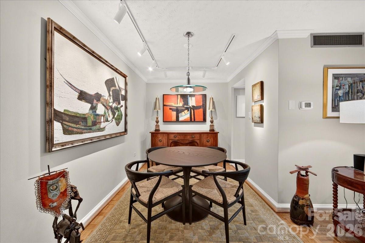 1300 Queens Road #209 — Charlotte