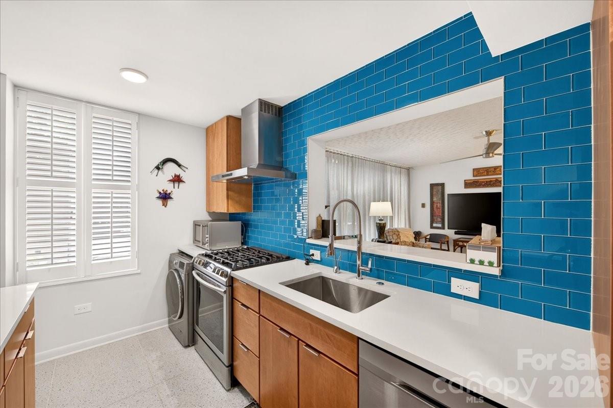 1300 Queens Road #209 — Charlotte