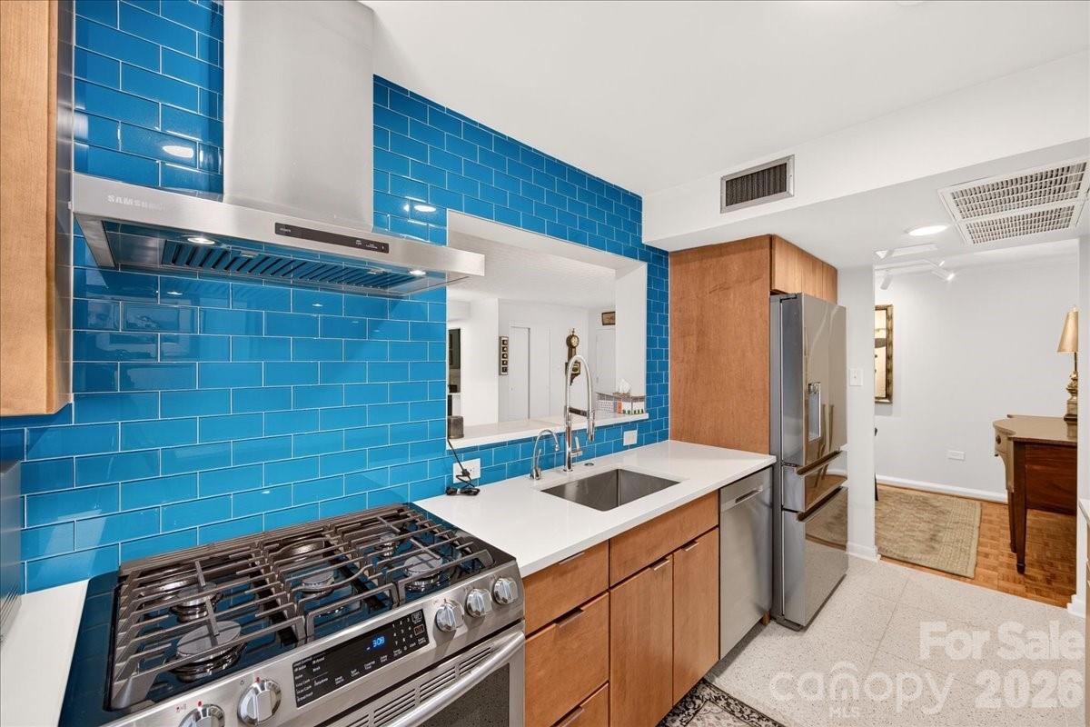 1300 Queens Road #209 — Charlotte