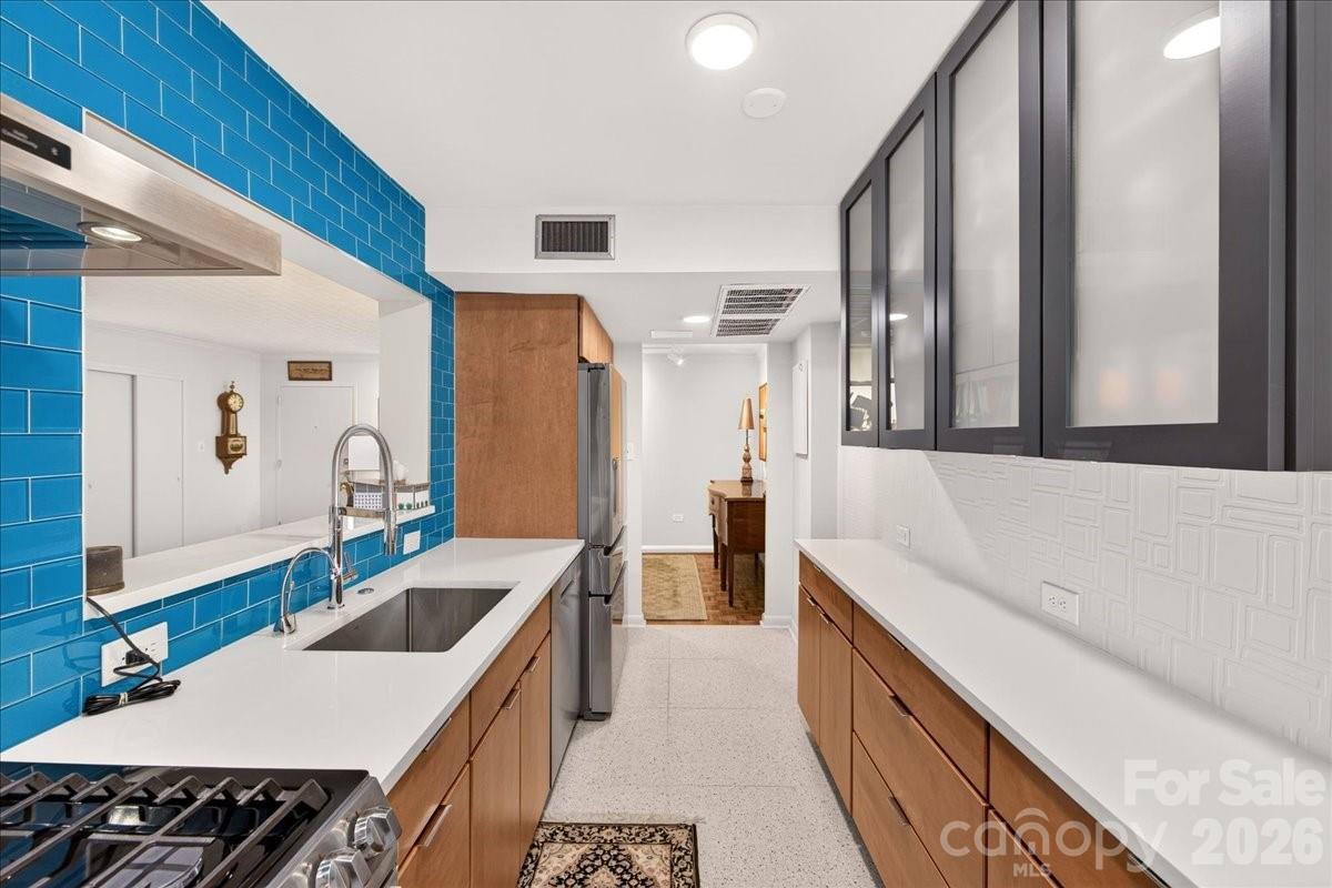 1300 Queens Road #209 — Charlotte