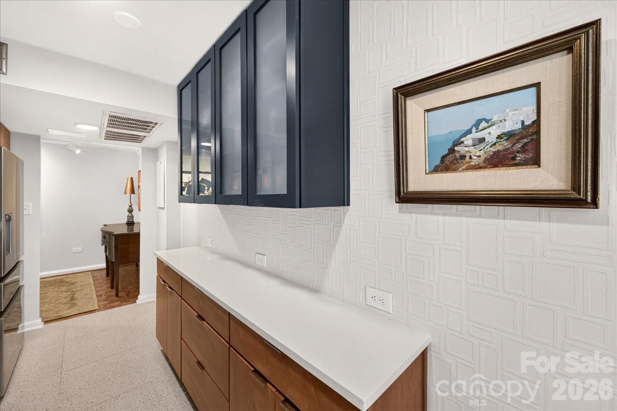 1300 Queens Road #209 — Charlotte