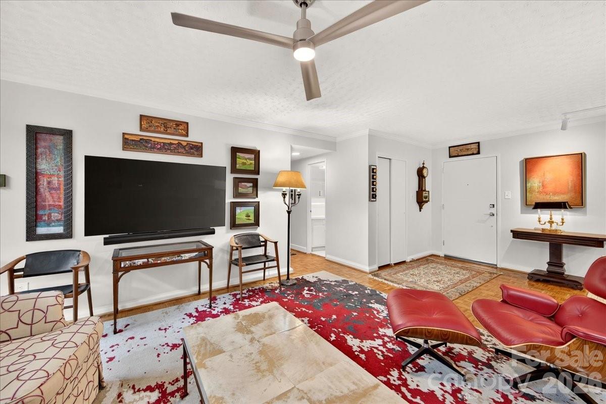 1300 Queens Road #209 — Charlotte