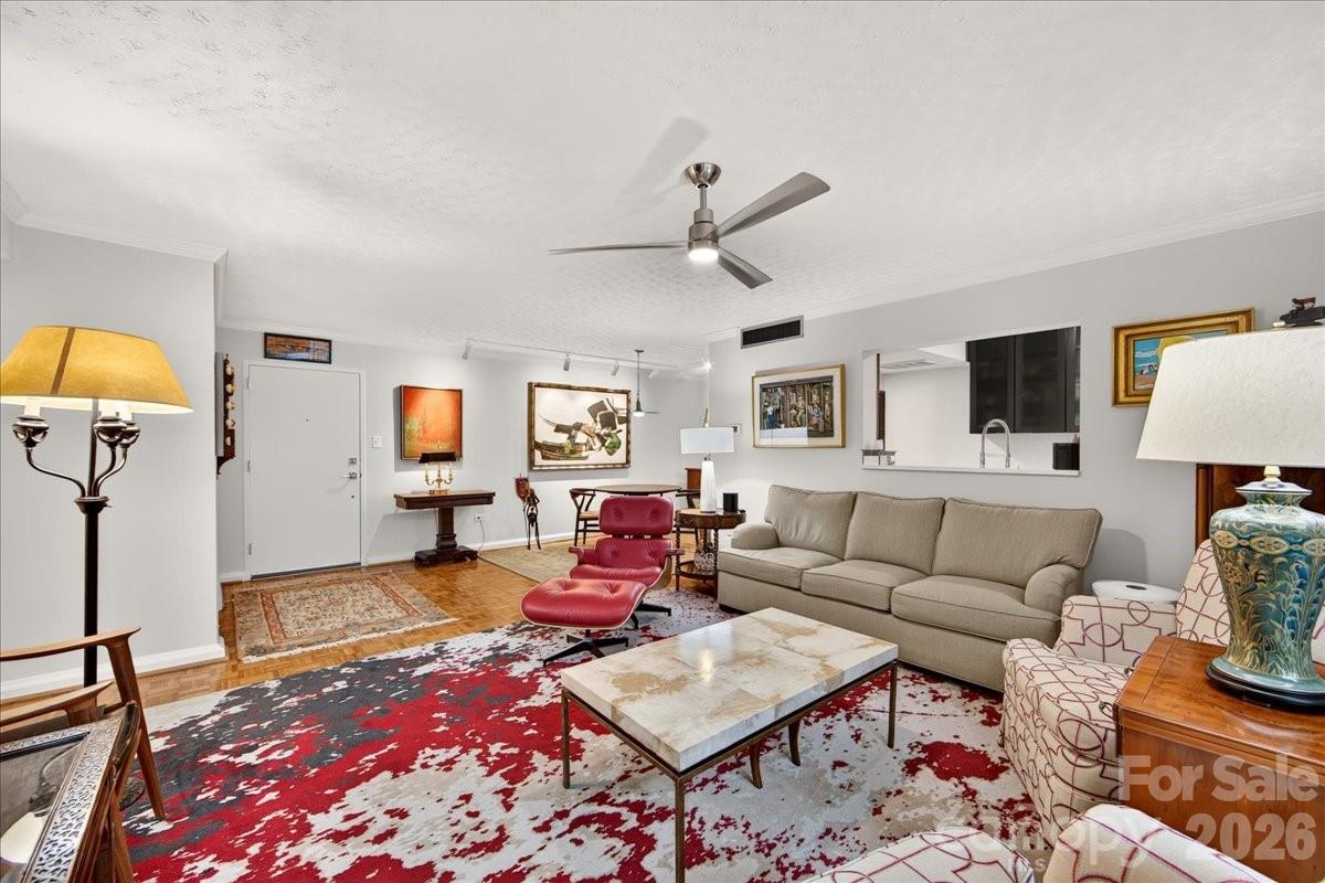 1300 Queens Road #209 — Charlotte