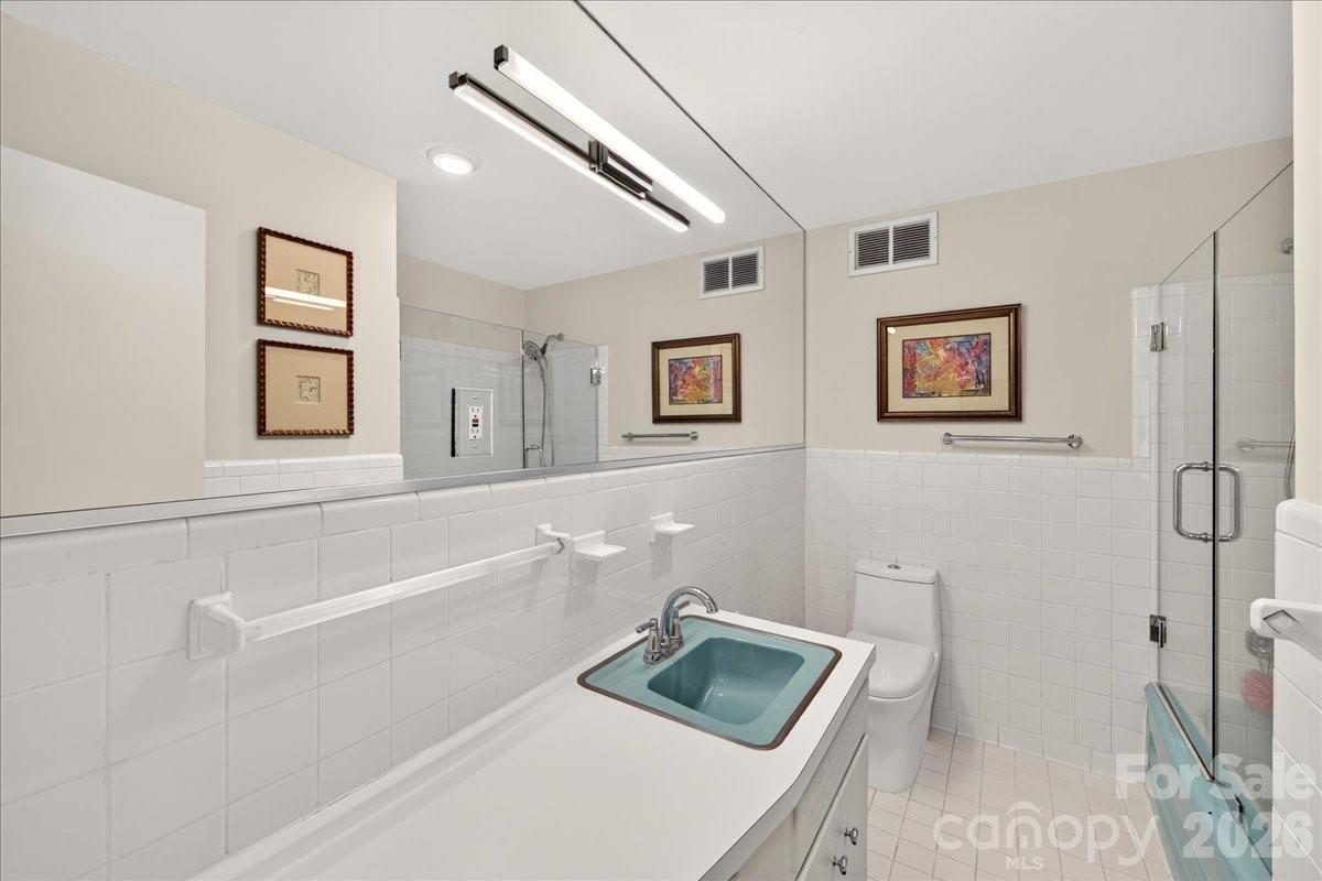 1300 Queens Road #209 — Charlotte