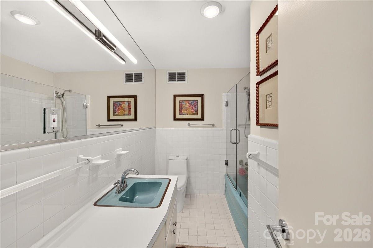 1300 Queens Road #209 — Charlotte