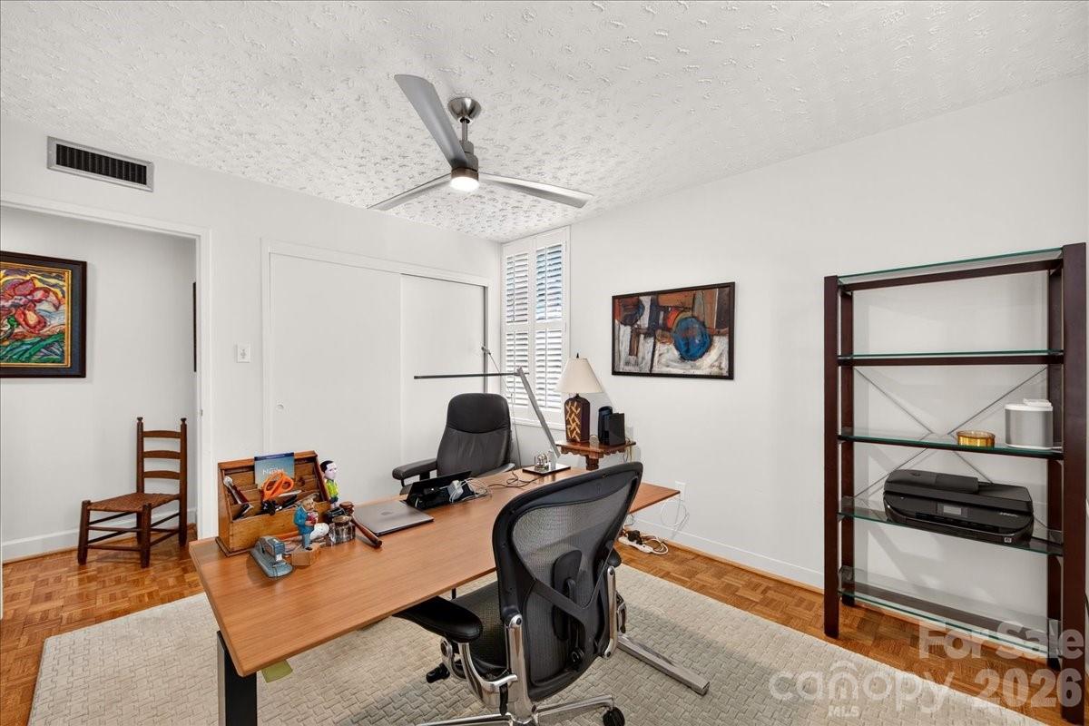 1300 Queens Road #209 — Charlotte