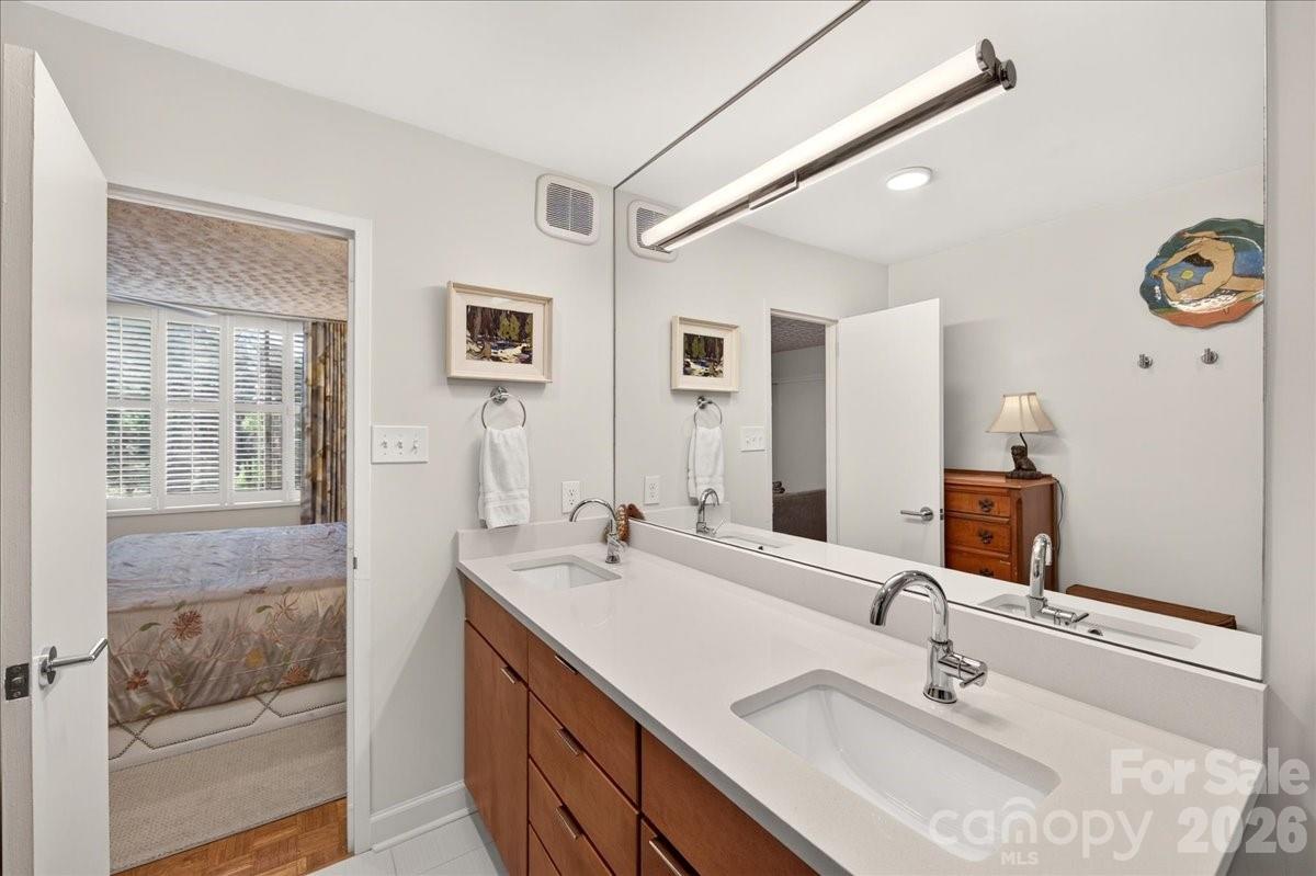1300 Queens Road #209 — Charlotte