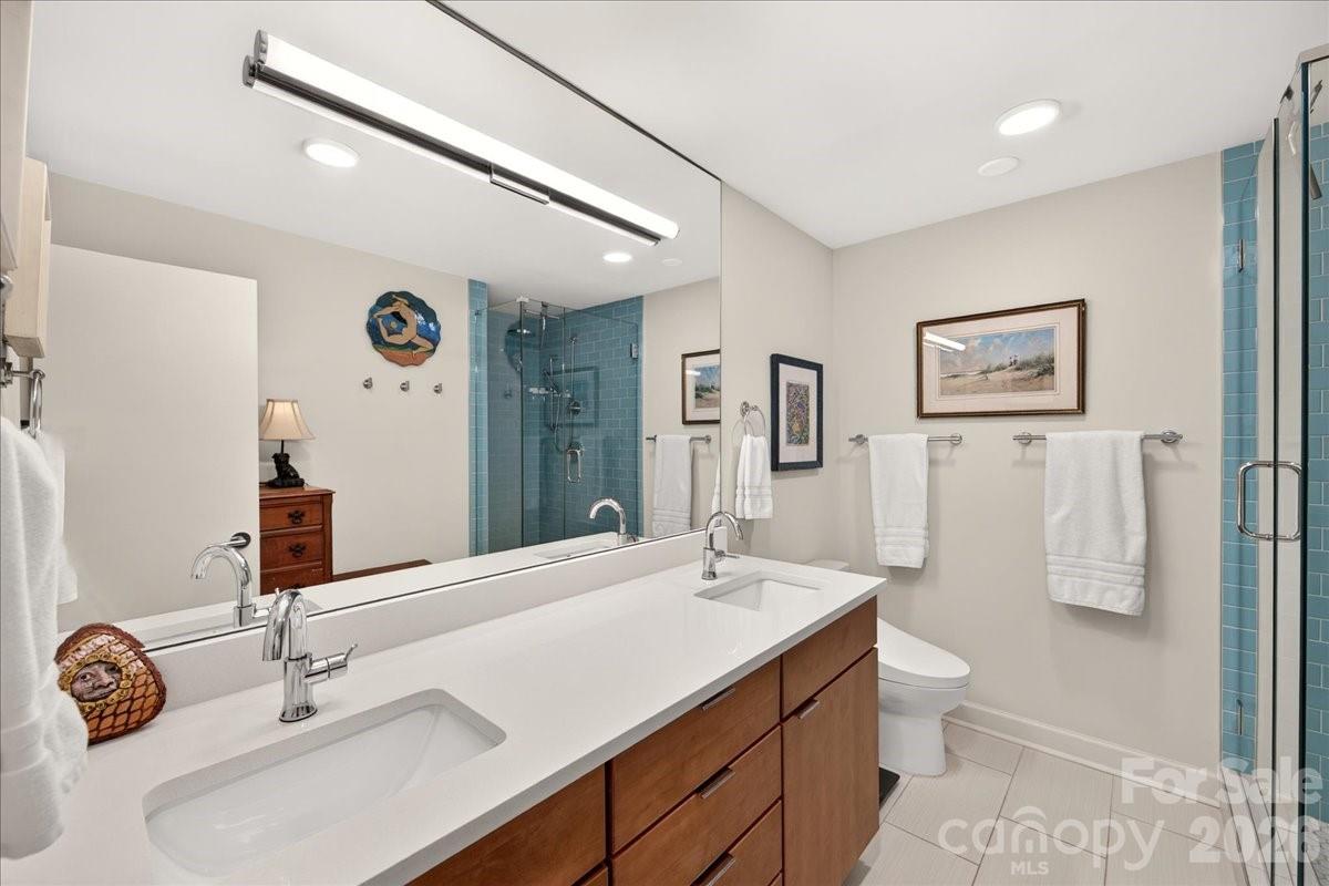 1300 Queens Road #209 — Charlotte
