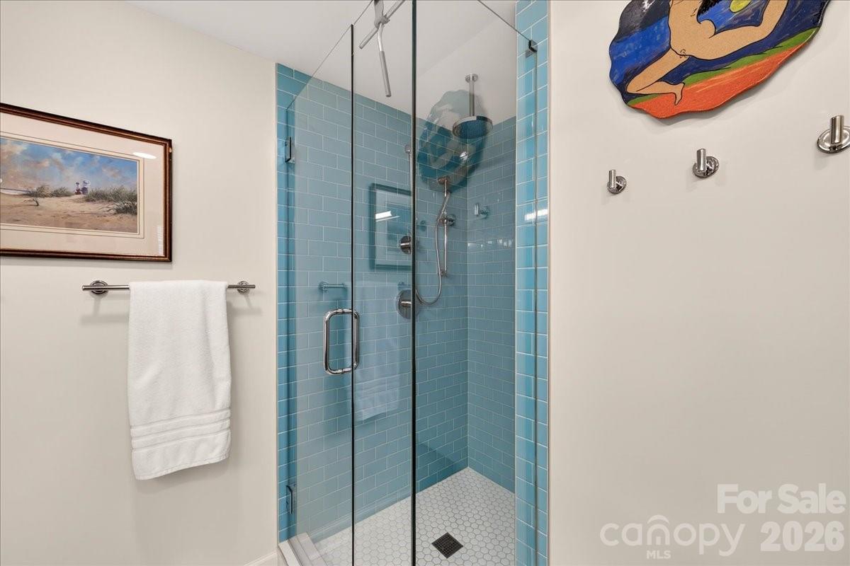 1300 Queens Road #209 — Charlotte