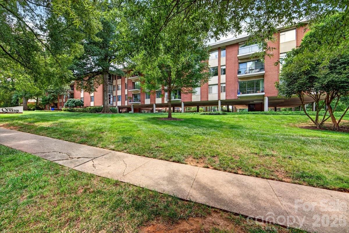 1300 Queens Road #209 — Charlotte