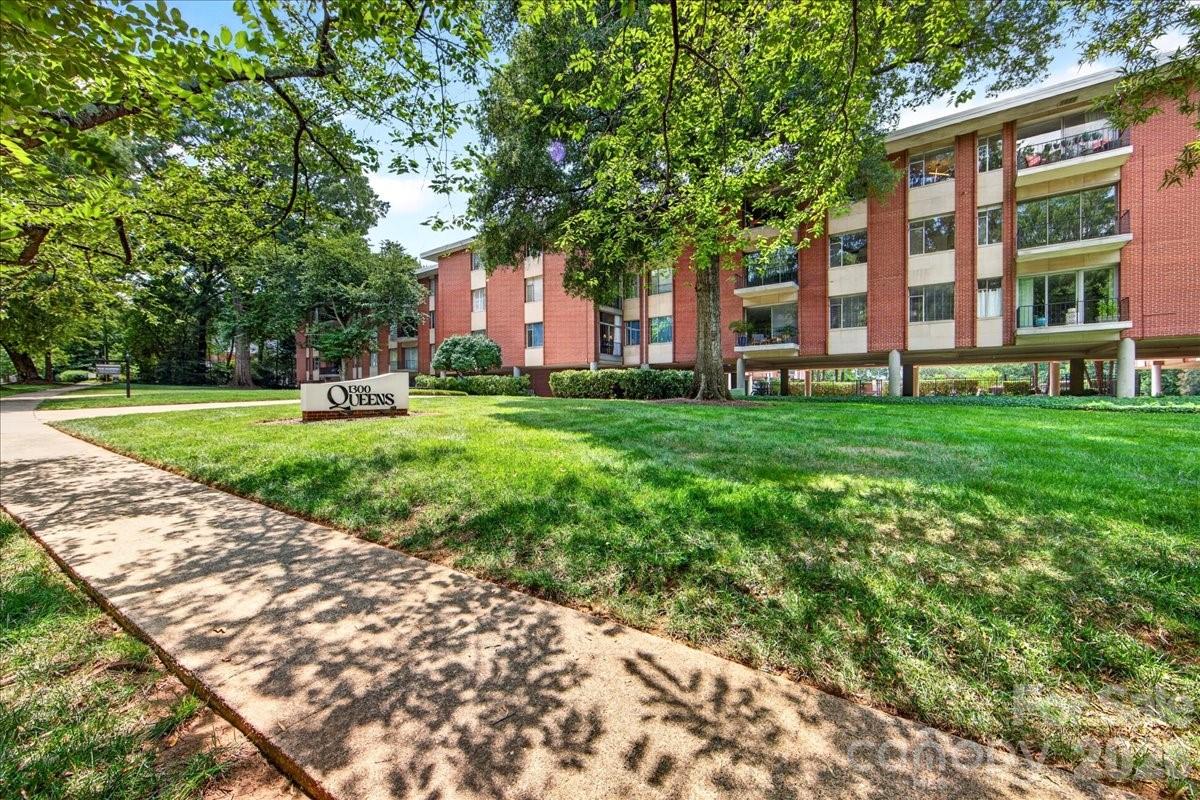 1300 Queens Road #209 — Charlotte