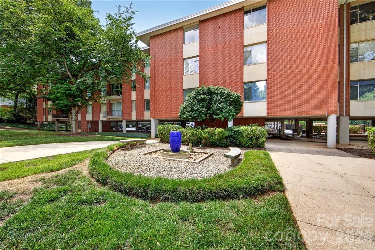 1300 Queens Road #209 — Charlotte
