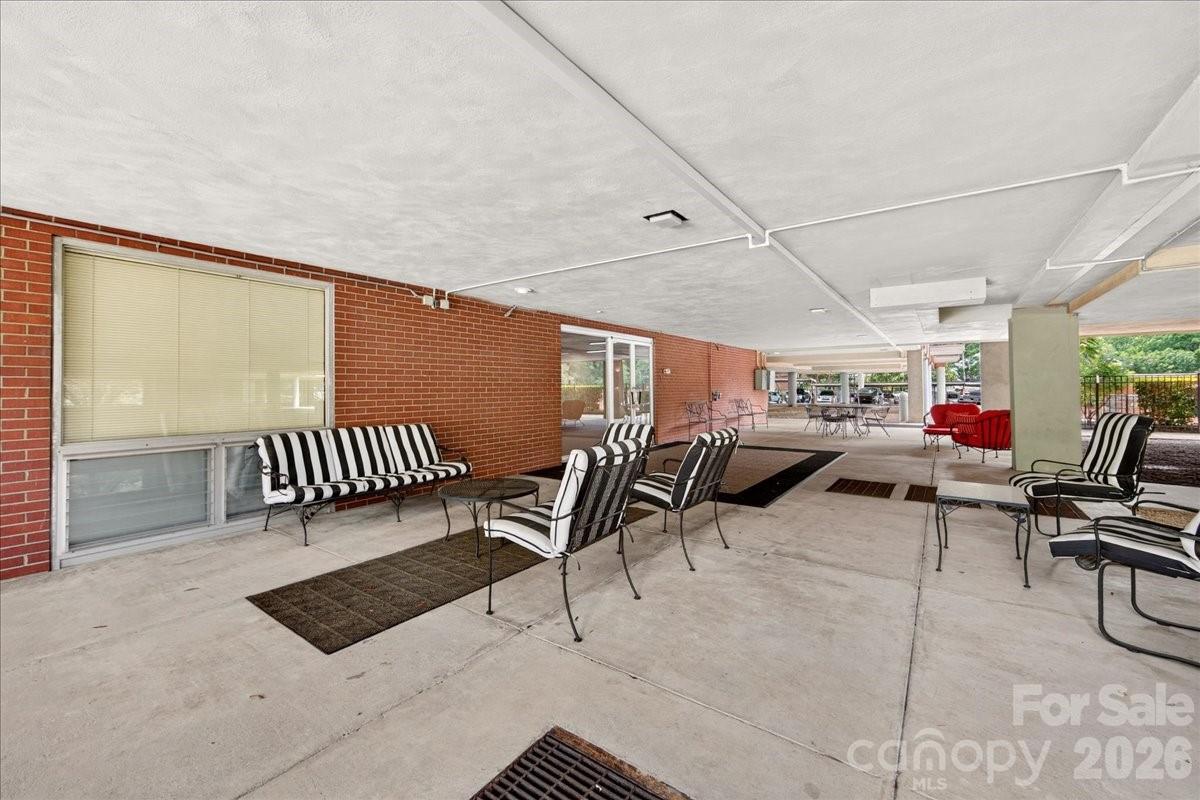 1300 Queens Road #209 — Charlotte