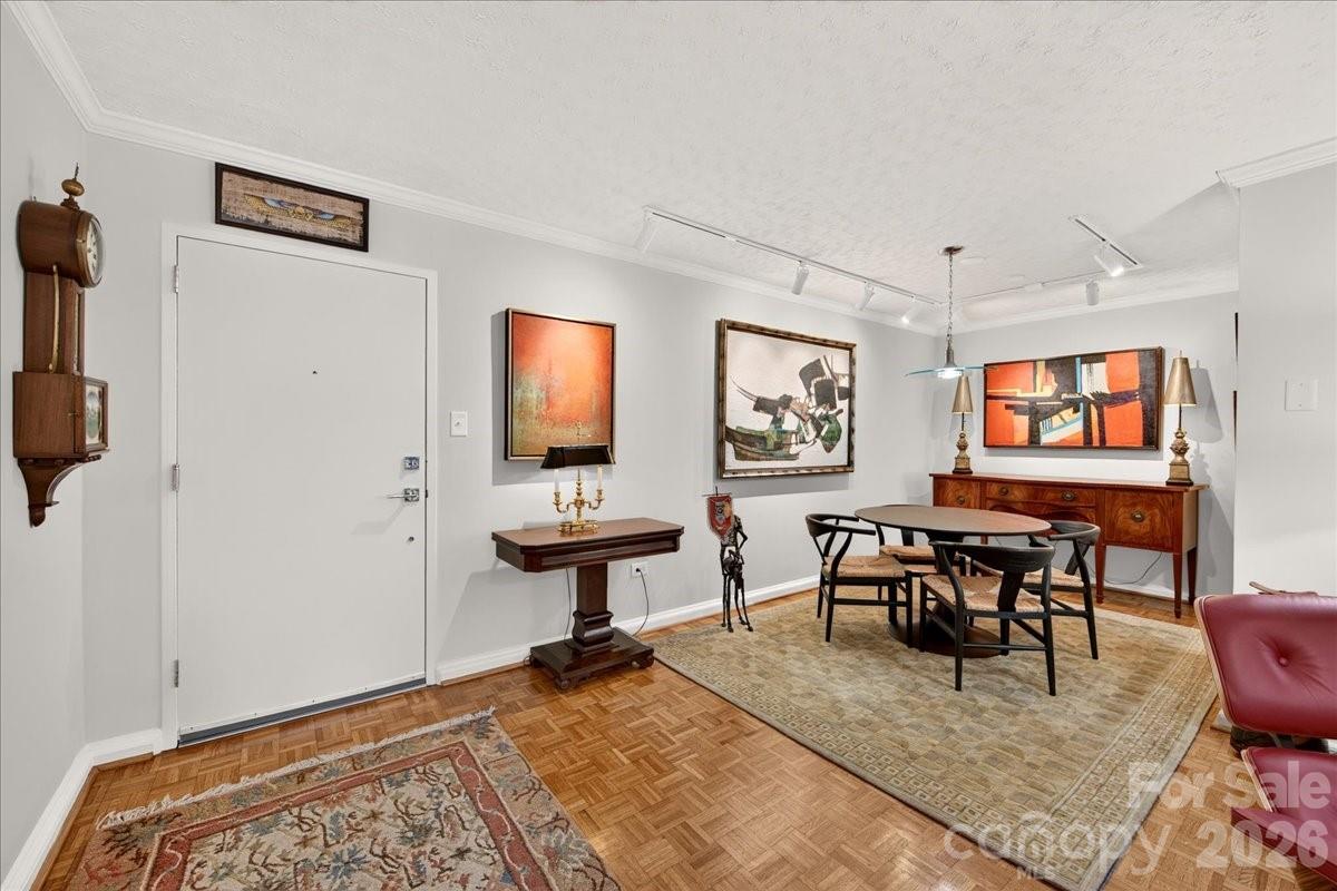 1300 Queens Road #209 — Charlotte