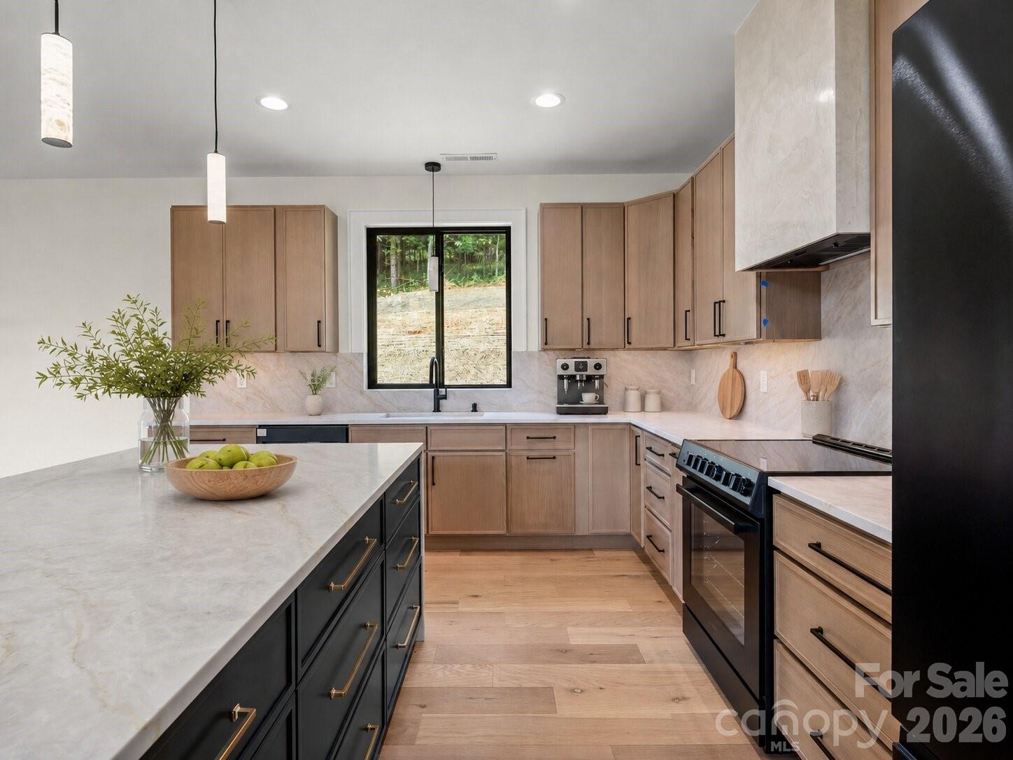 7 Spicebush Lane — Weaverville