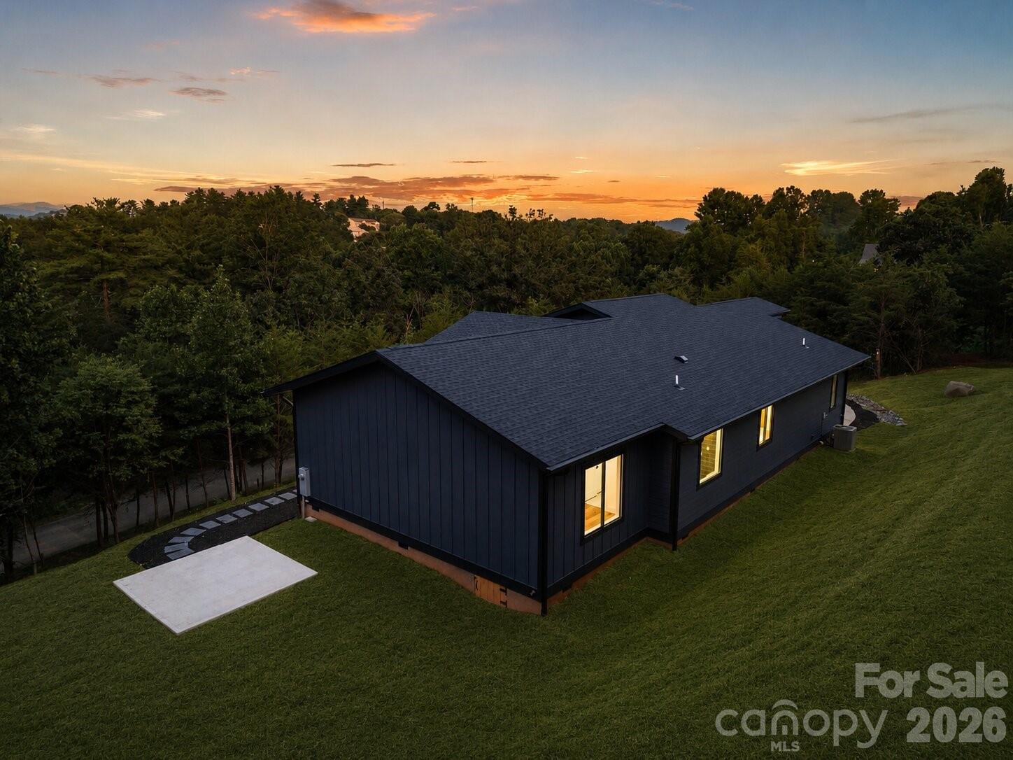 7 Spicebush Lane — Weaverville