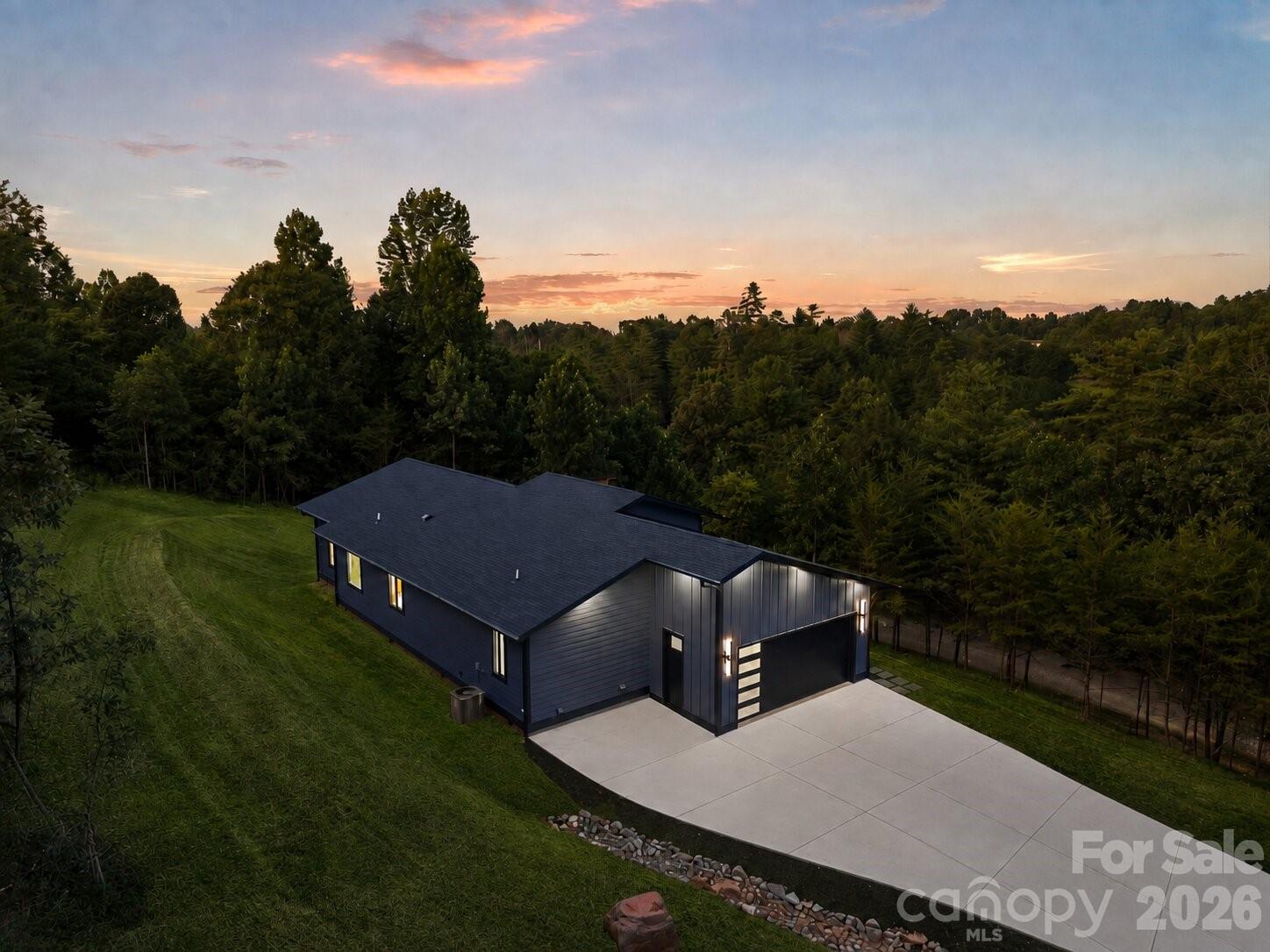 7 Spicebush Lane — Weaverville